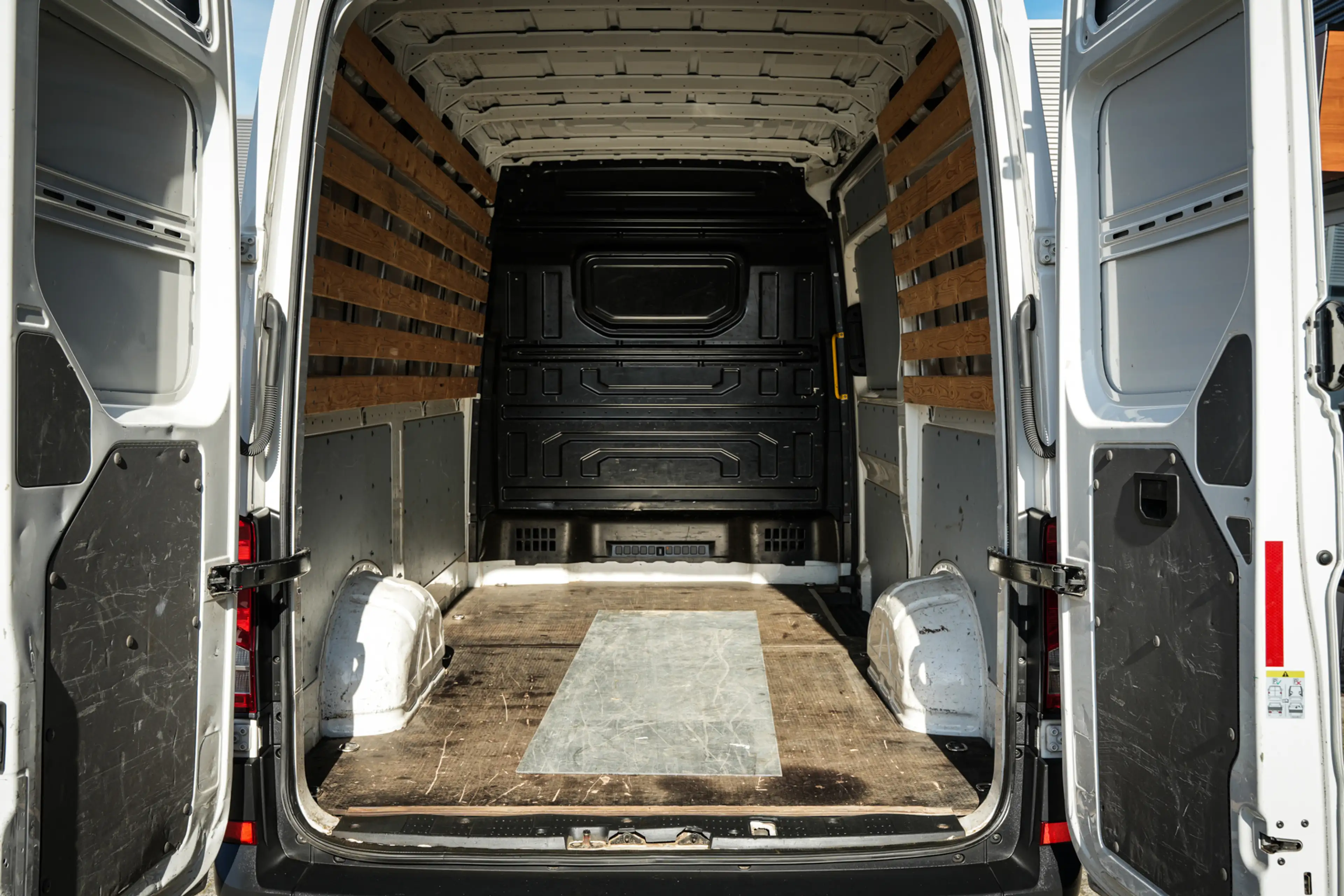 Volkswagen Crafter 35 2.0 TDI L3H3 Highline | Trekhaak | 3-zit | Airc — photo 25