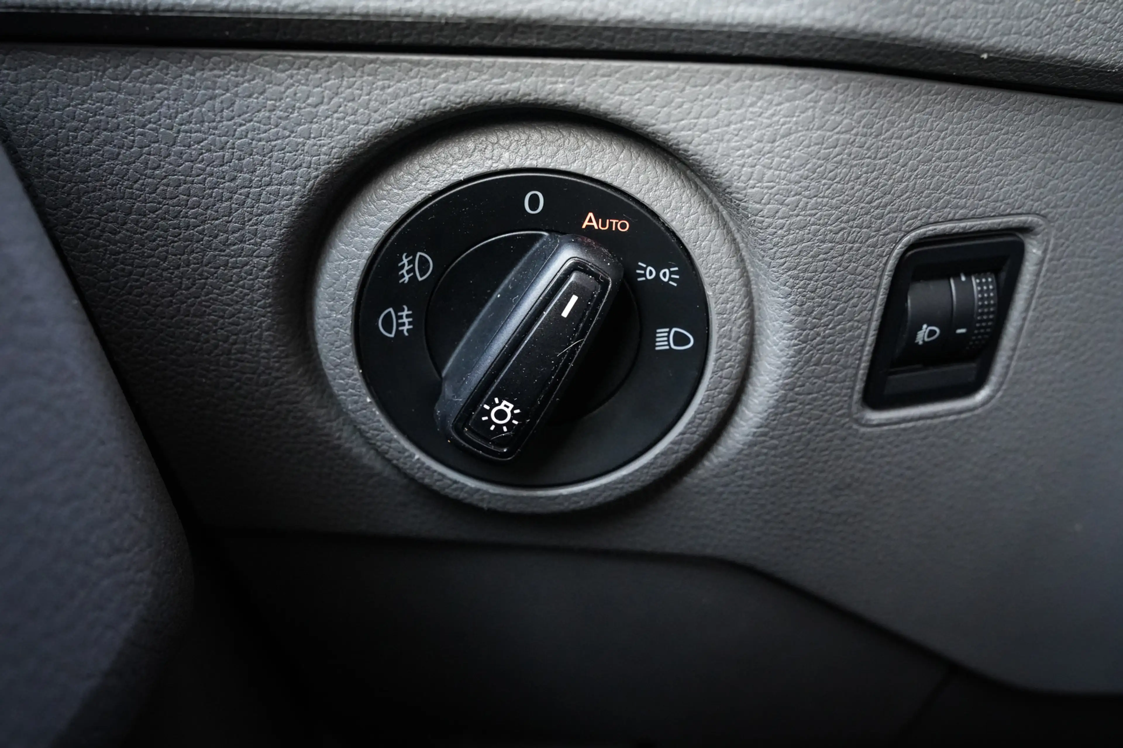 Volkswagen Crafter 35 2.0 TDI L3H3 Highline | Trekhaak | 3-zit | Airc — photo 21