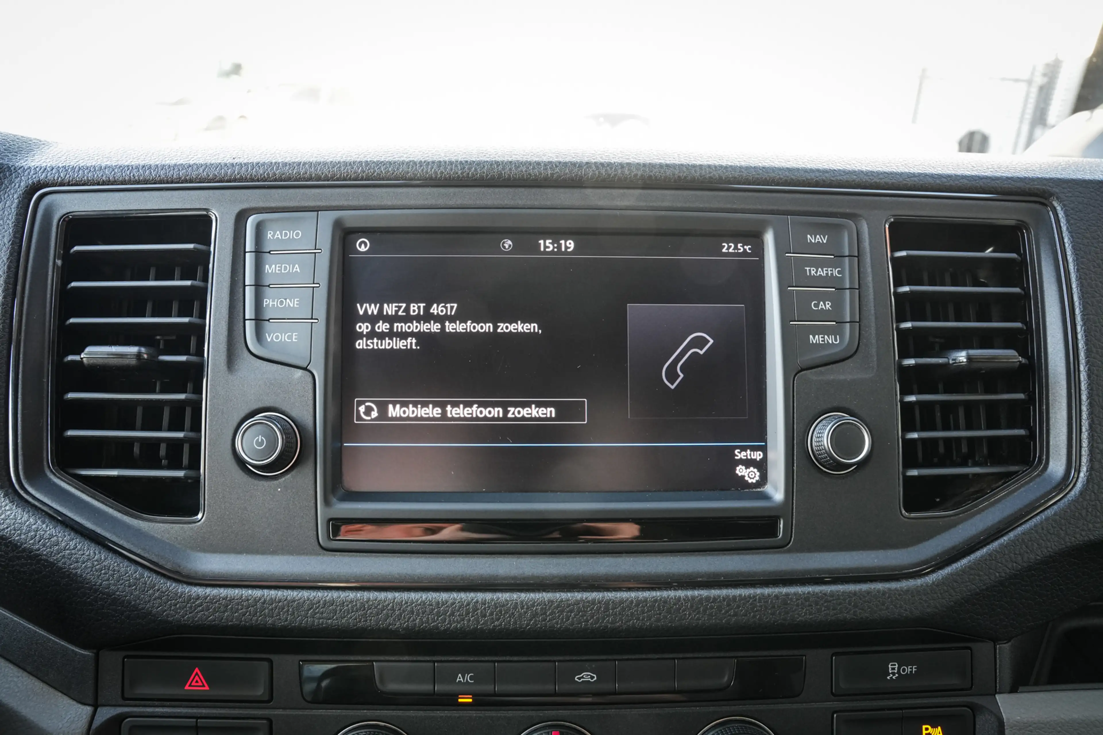 Volkswagen Crafter 35 2.0 TDI L3H3 Highline | Trekhaak | 3-zit | Airc — photo 12
