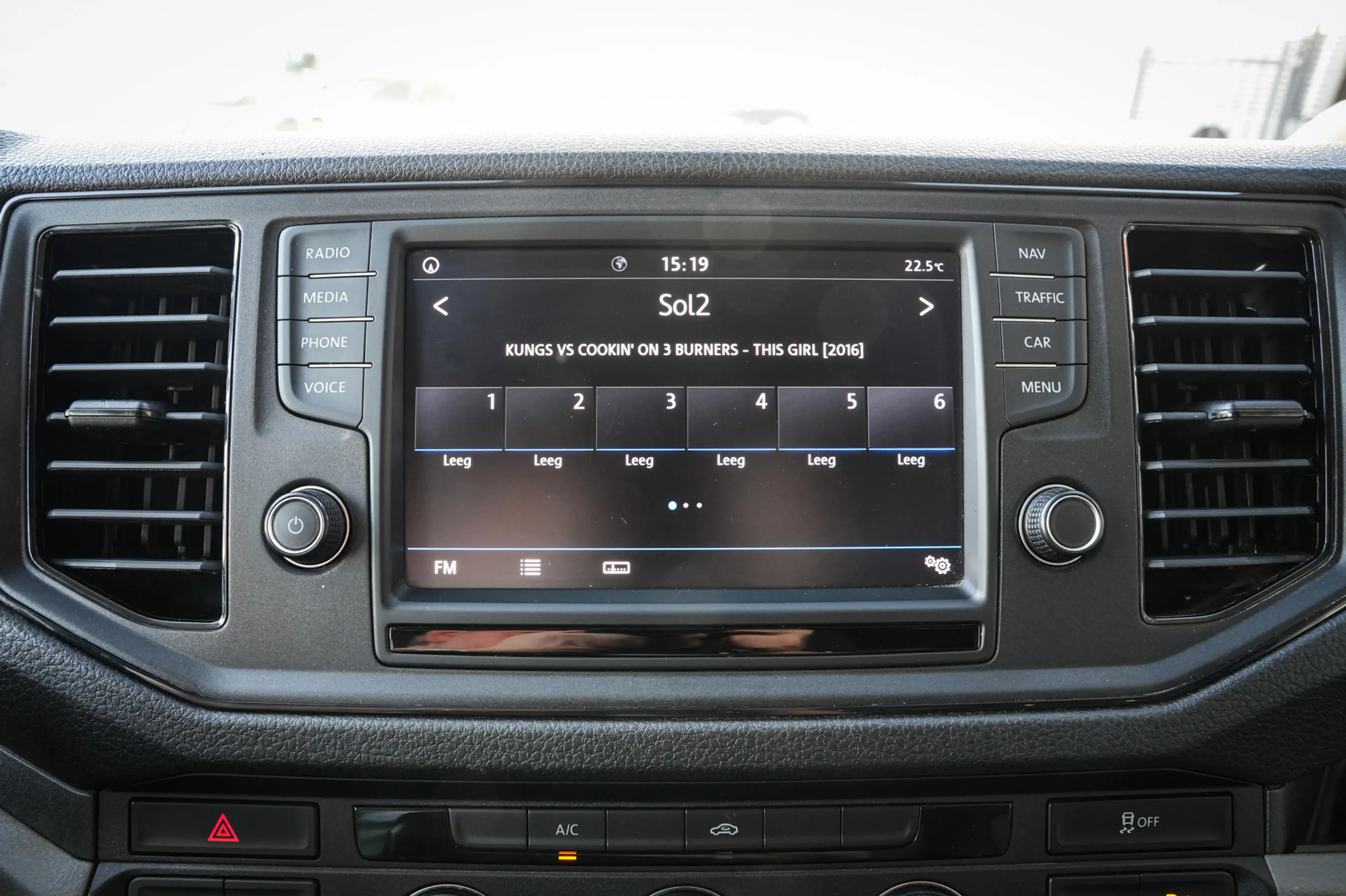 Volkswagen Crafter 35 2.0 TDI L3H3 Highline | Trekhaak | 3-zit | Airc — photo 11