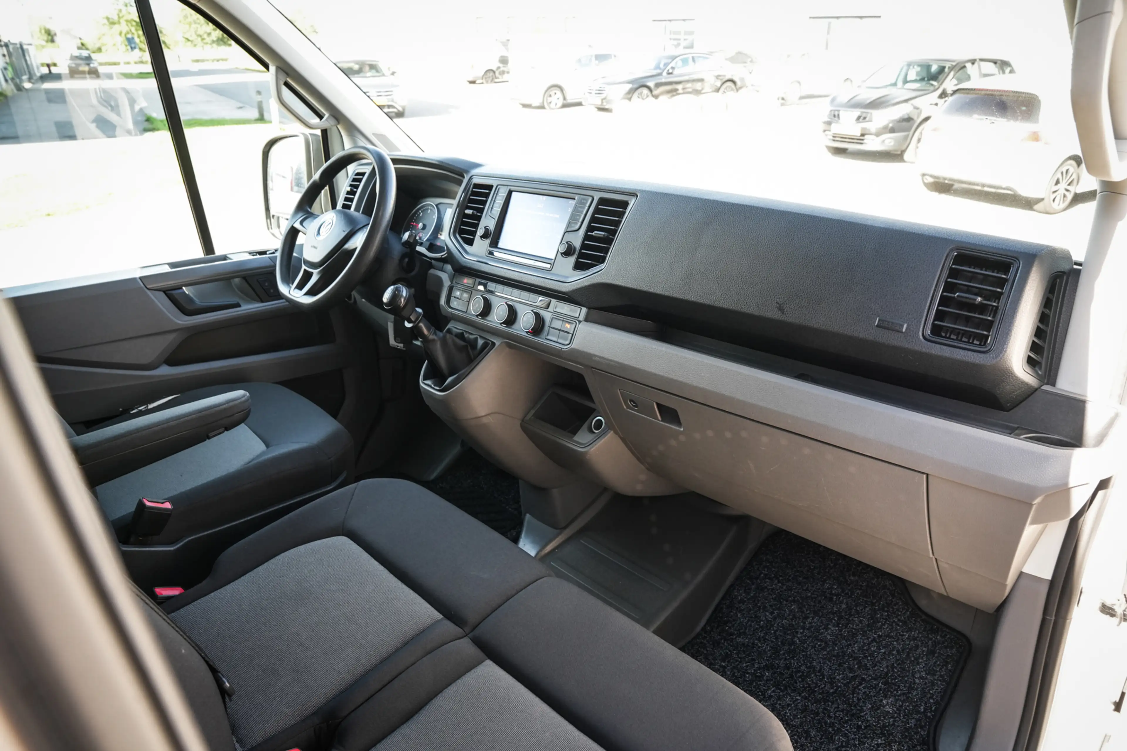 Volkswagen Crafter 35 2.0 TDI L3H3 Highline | Trekhaak | 3-zit | Airc — photo 9