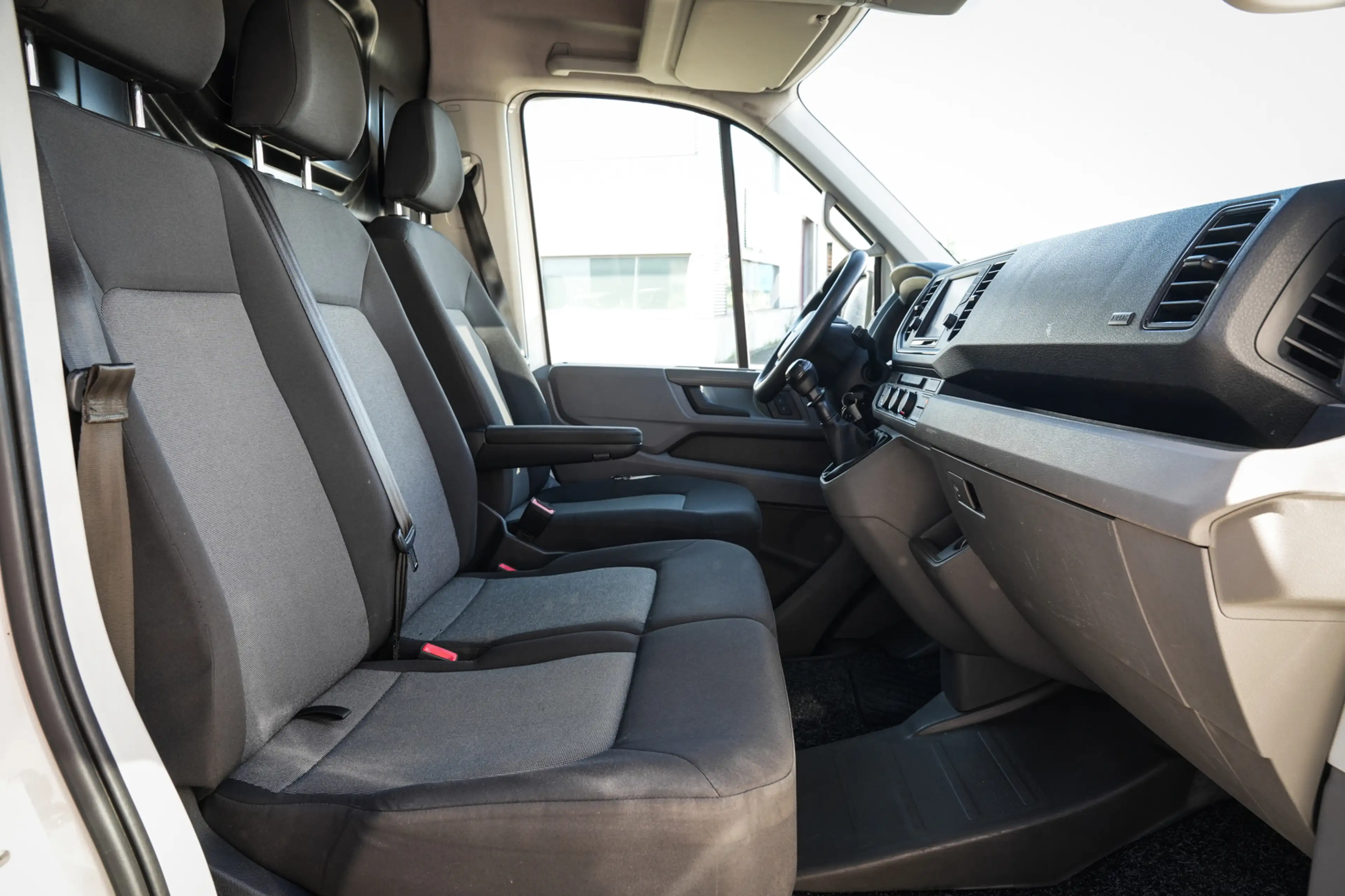 Volkswagen Crafter 35 2.0 TDI L3H3 Highline | Trekhaak | 3-zit | Airc — photo 4