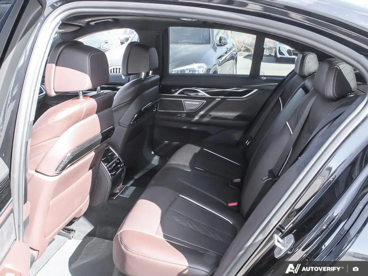 BMW 7 Series снимка BMW 7 Series