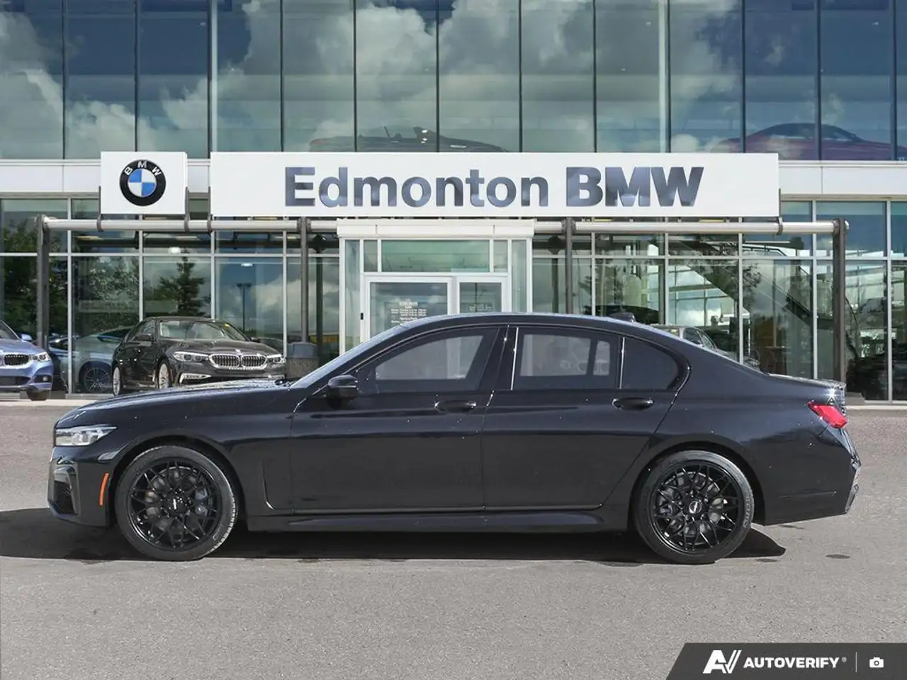 BMW 7 Series снимка BMW 7 Series