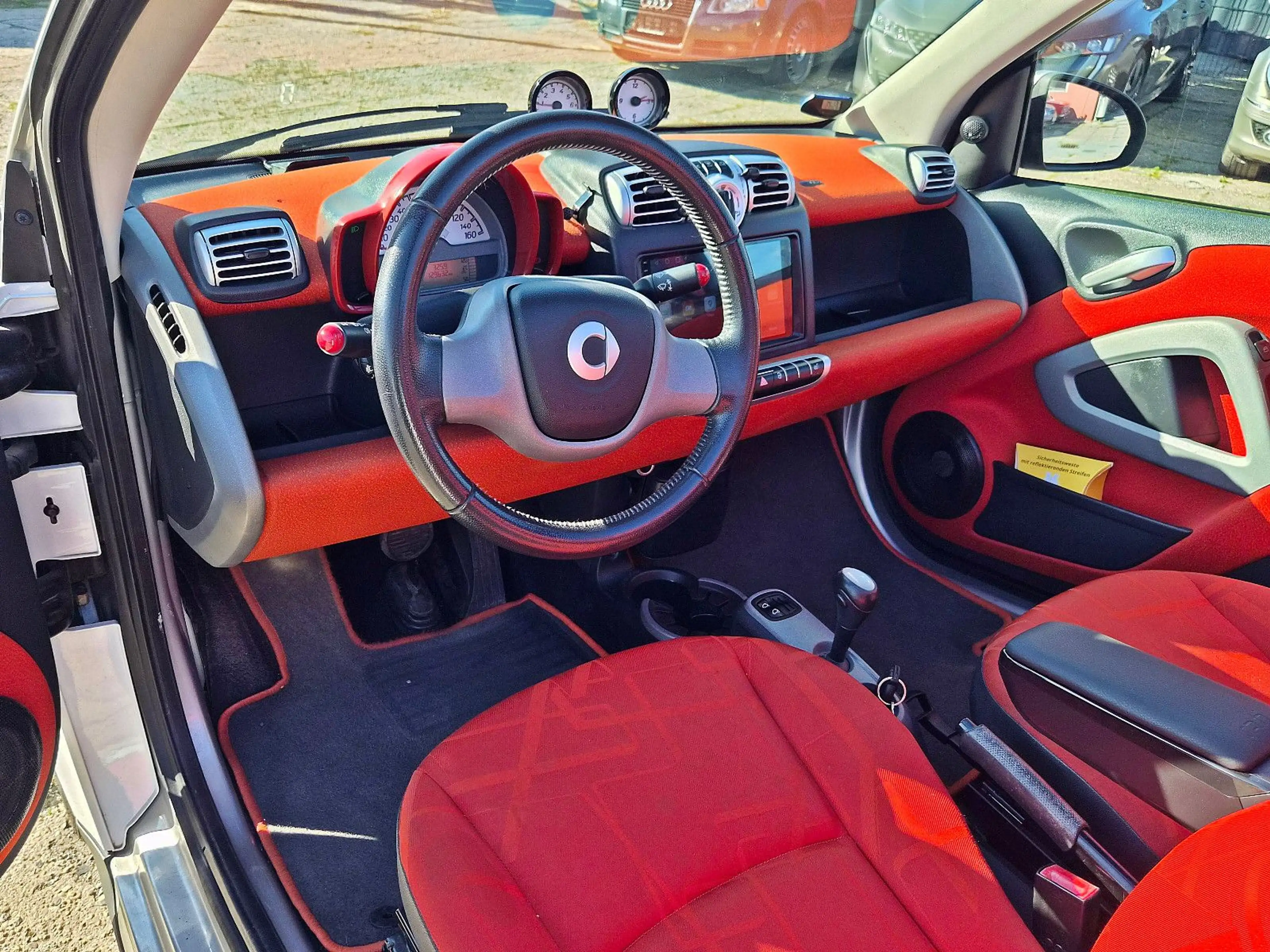 smart forTwo Cabrio, TÜV+SERVICE NEU, Navi, Kamera, HUD, S.H. — photo 9