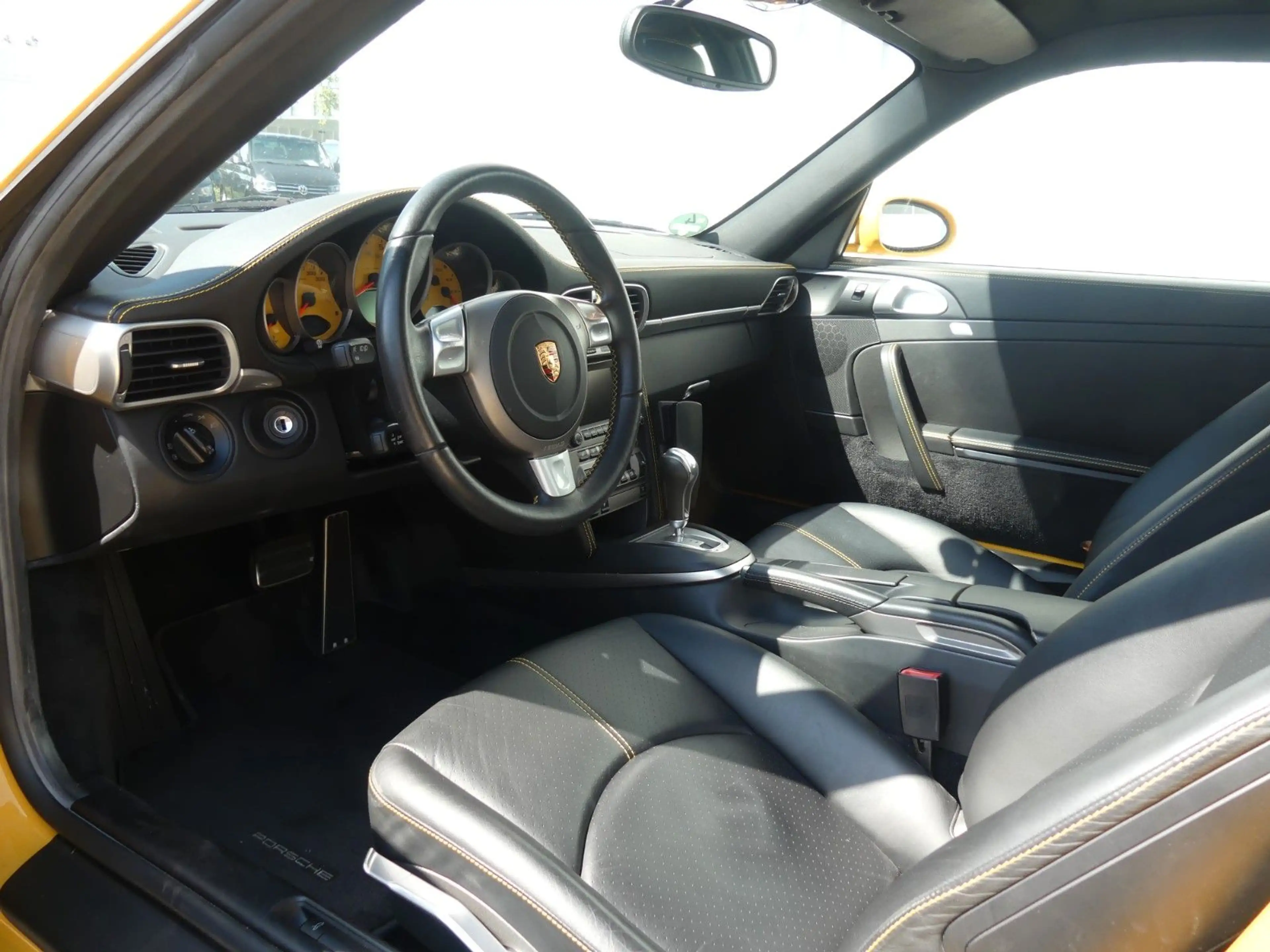 Porsche 911 Carrera S Coupe * Speedgelb* PCCB* AUTOMATIK — photo 8