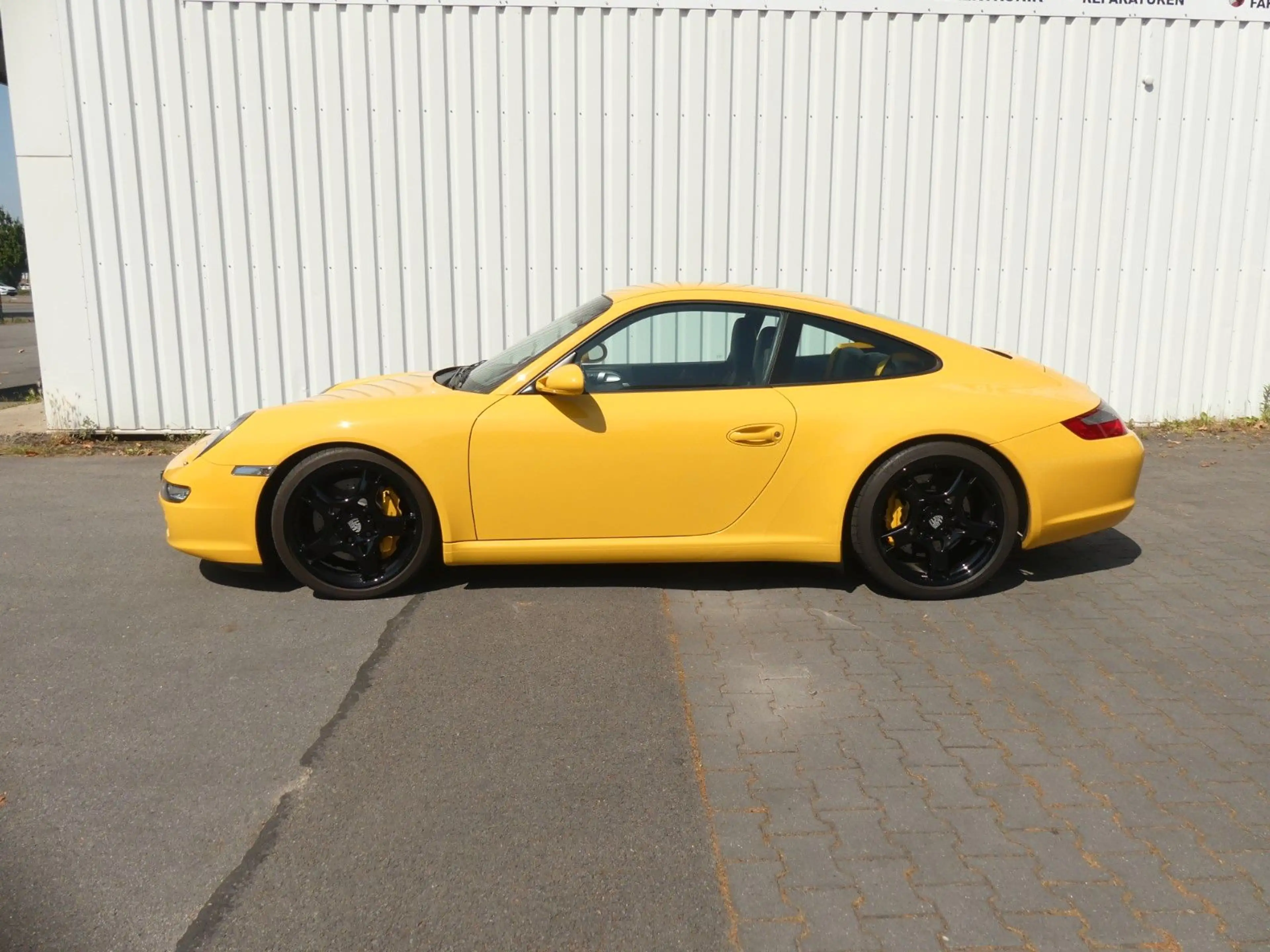 Porsche 911 Carrera S Coupe * Speedgelb* PCCB* AUTOMATIK