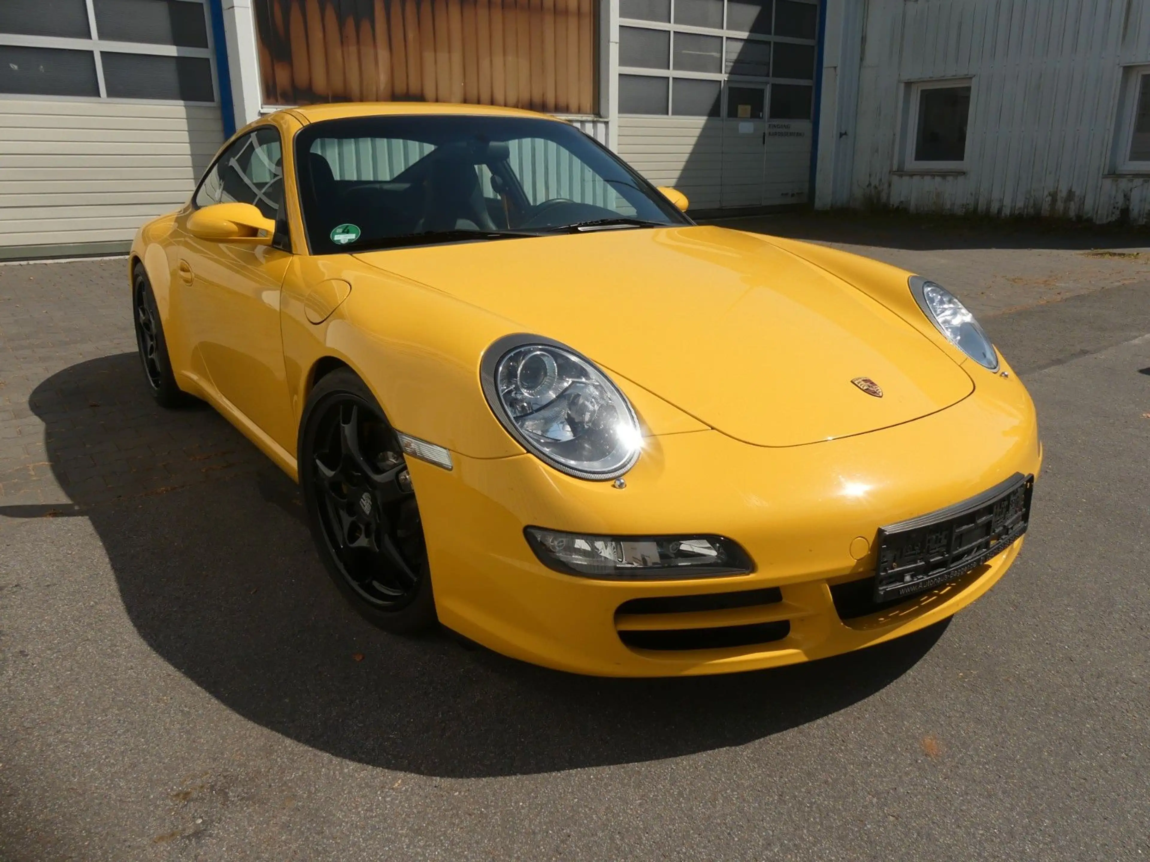Porsche 911 Carrera S Coupe * Speedgelb* PCCB* AUTOMATIK — photo 4