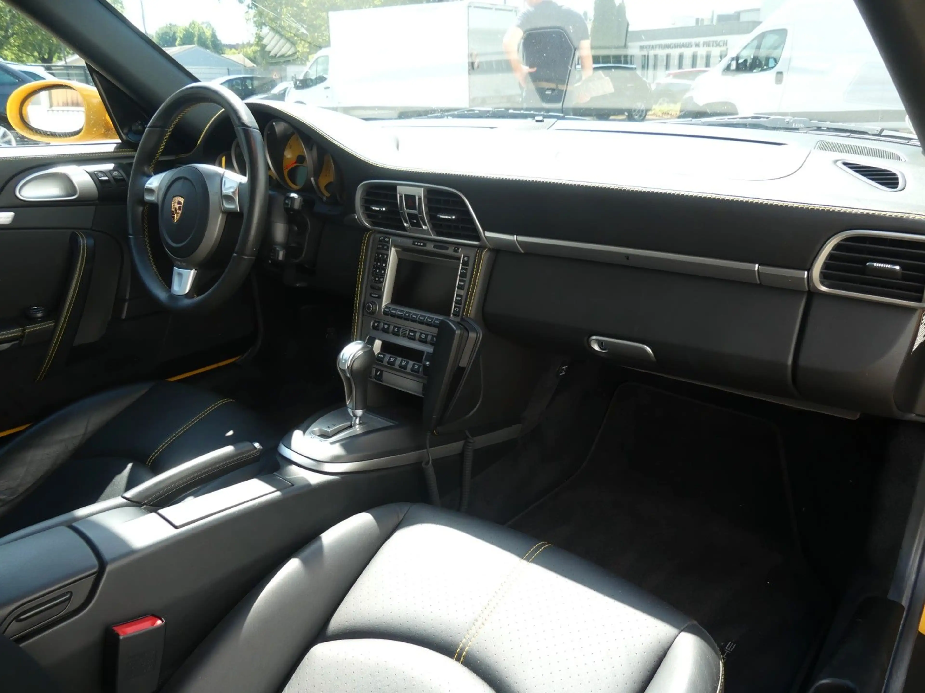 Porsche 911 Carrera S Coupe * Speedgelb* PCCB* AUTOMATIK — photo 11
