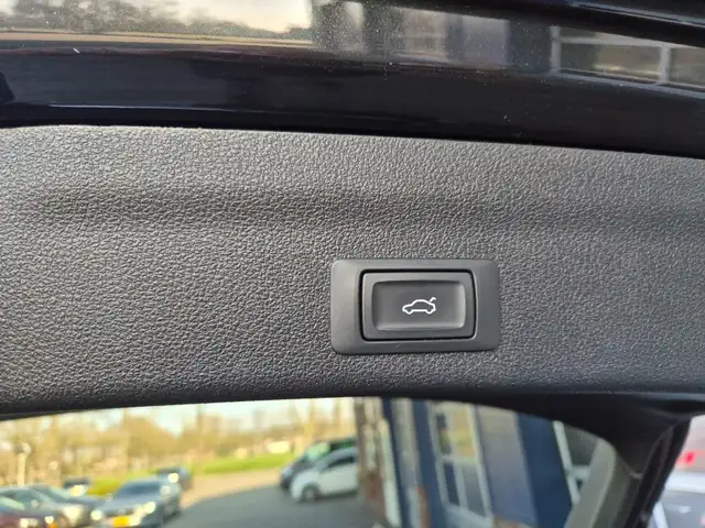 Audi A6 view 13