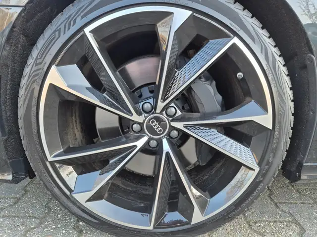Audi A6 view 26
