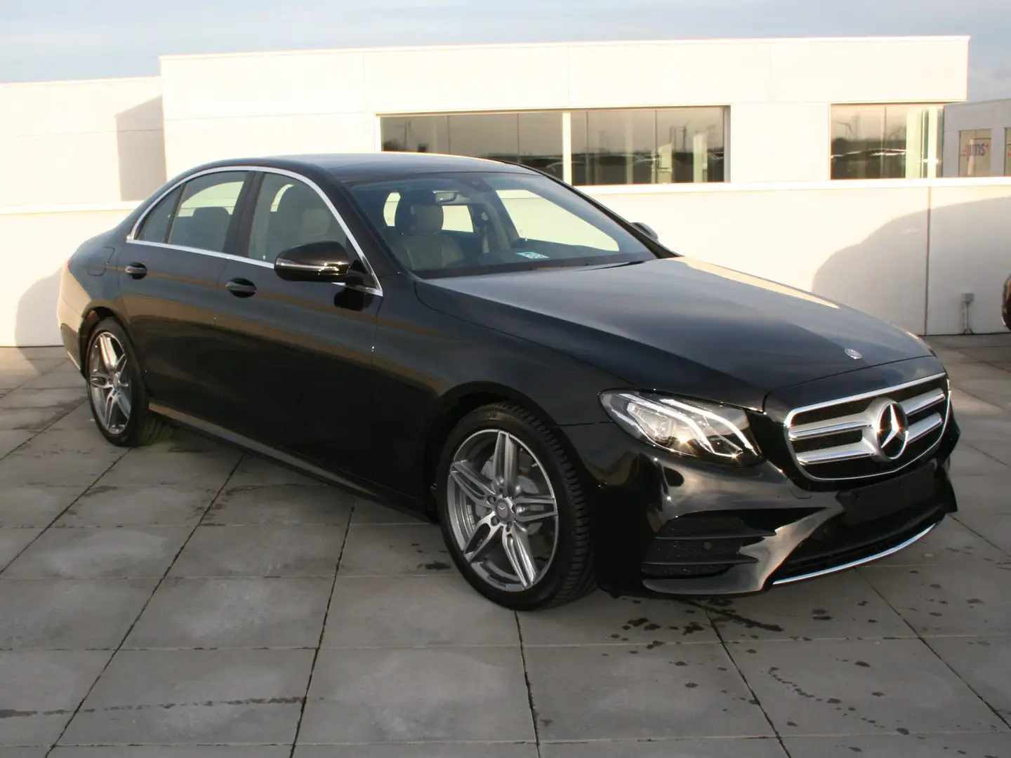 Mercedes-Benz E 220 d AMG Pano dak navigatie LED camera Noir - 1