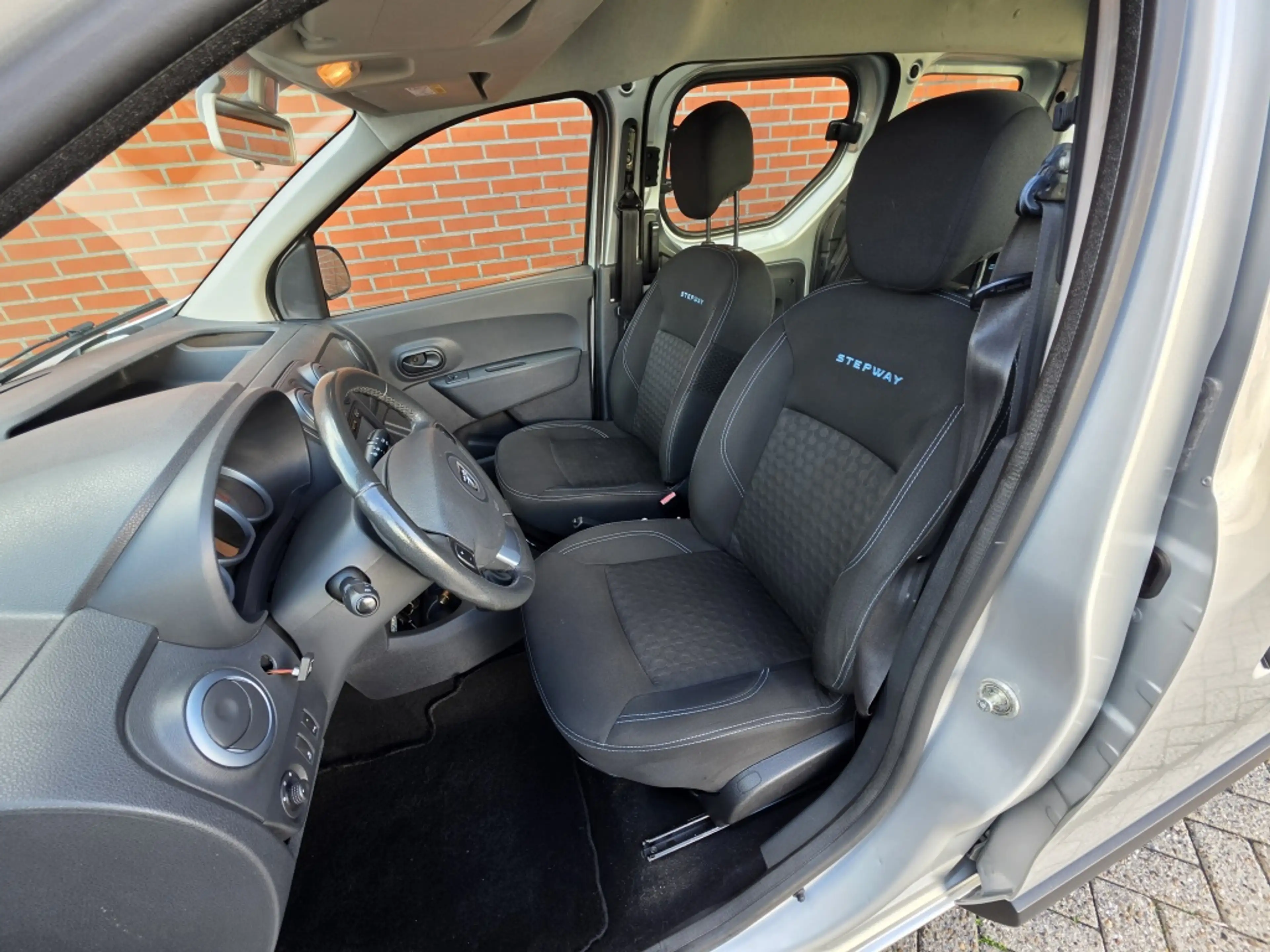 Dacia Dokker 1.2 TCe Ambiance 115PK LPG-G3 Airco Trekhaak Nieuw — photo 4