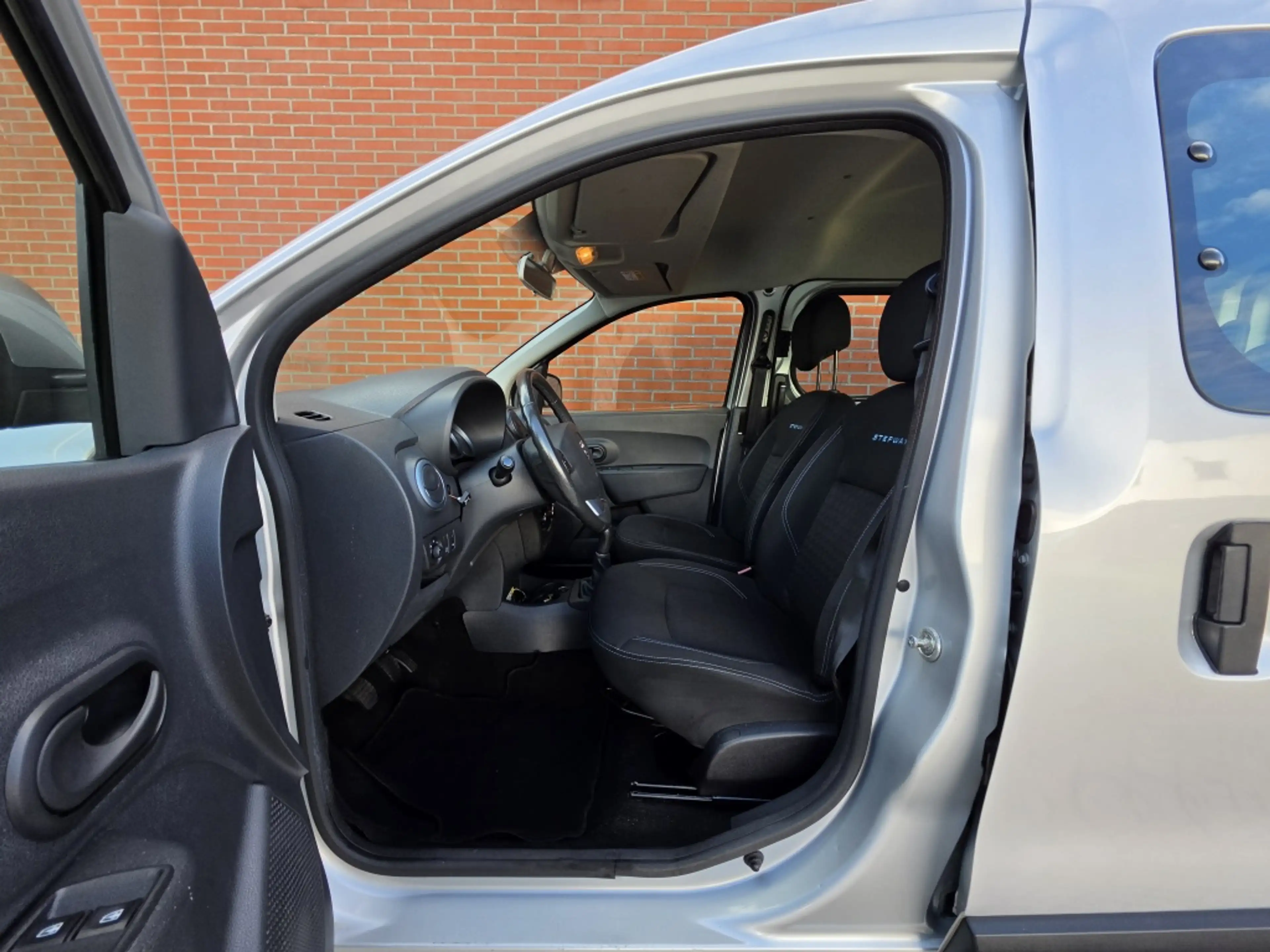 Dacia Dokker 1.2 TCe Ambiance 115PK LPG-G3 Airco Trekhaak Nieuw — photo 3