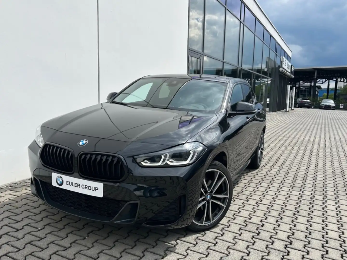 BMW X2 sDrive18dA M-Sport Parkass LED LMR SHZ Schwarz - 1