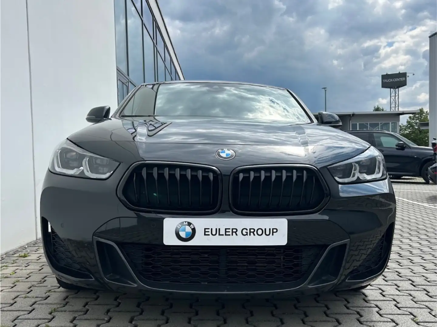 BMW X2 sDrive18dA M-Sport Parkass LED LMR SHZ Schwarz - 2