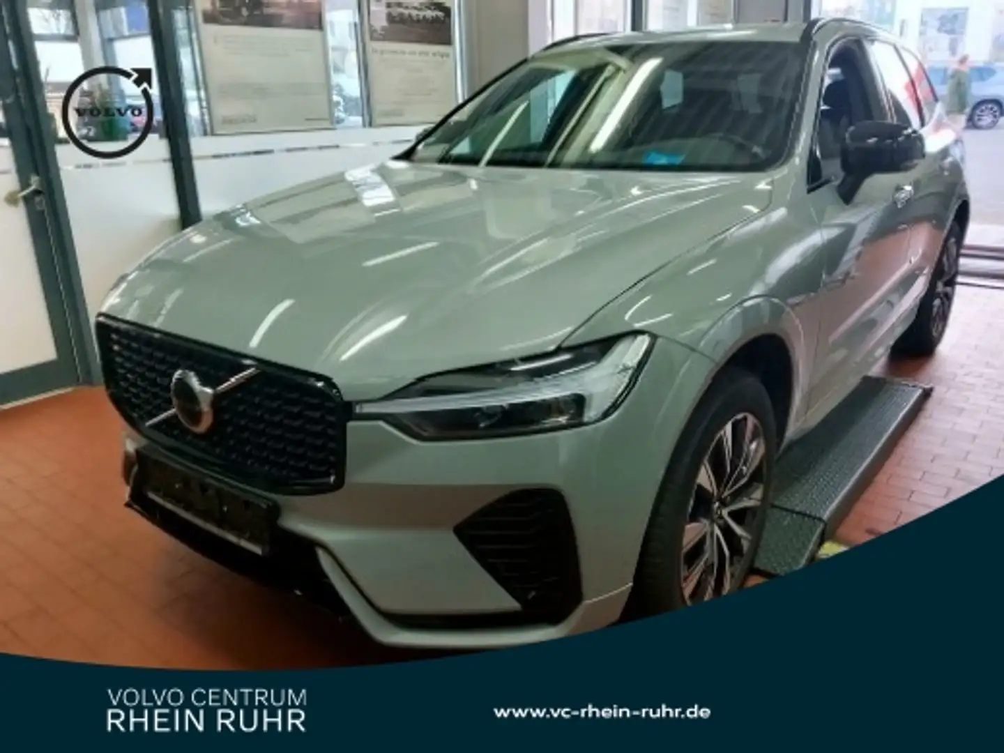 Volvo XC60 B4  Plus Dark +WINTERPAK+TEILLEDER+DAB+LED+ Grau - 1