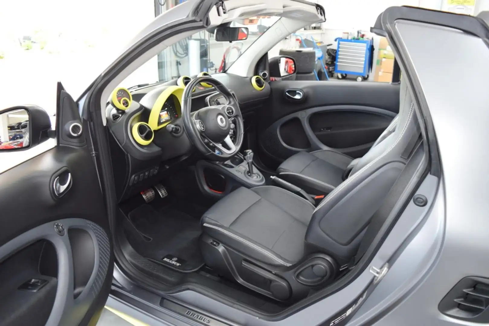 smart forTwo Cabrio BRABUS top Zustand Gris - 2