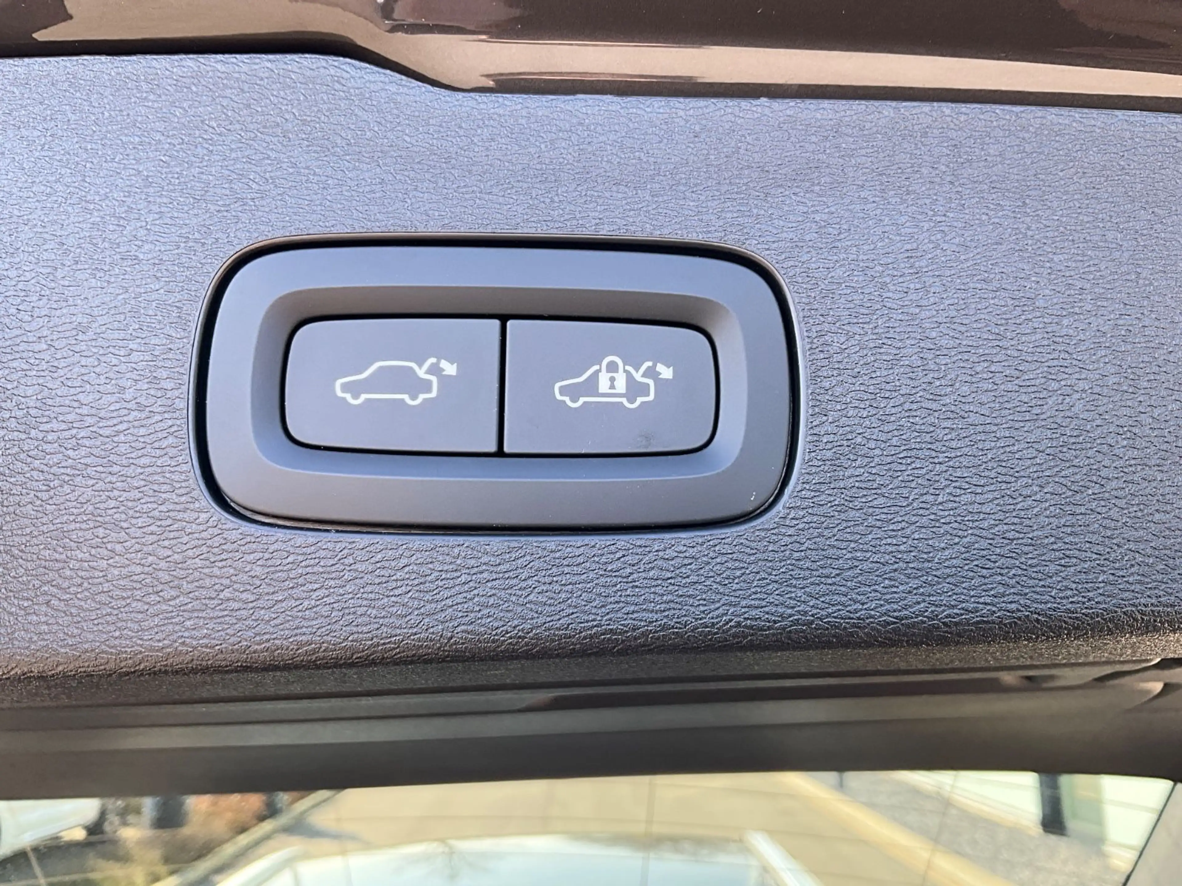 Volvo V60 Cross Country B4 AWD Plus — photo 15