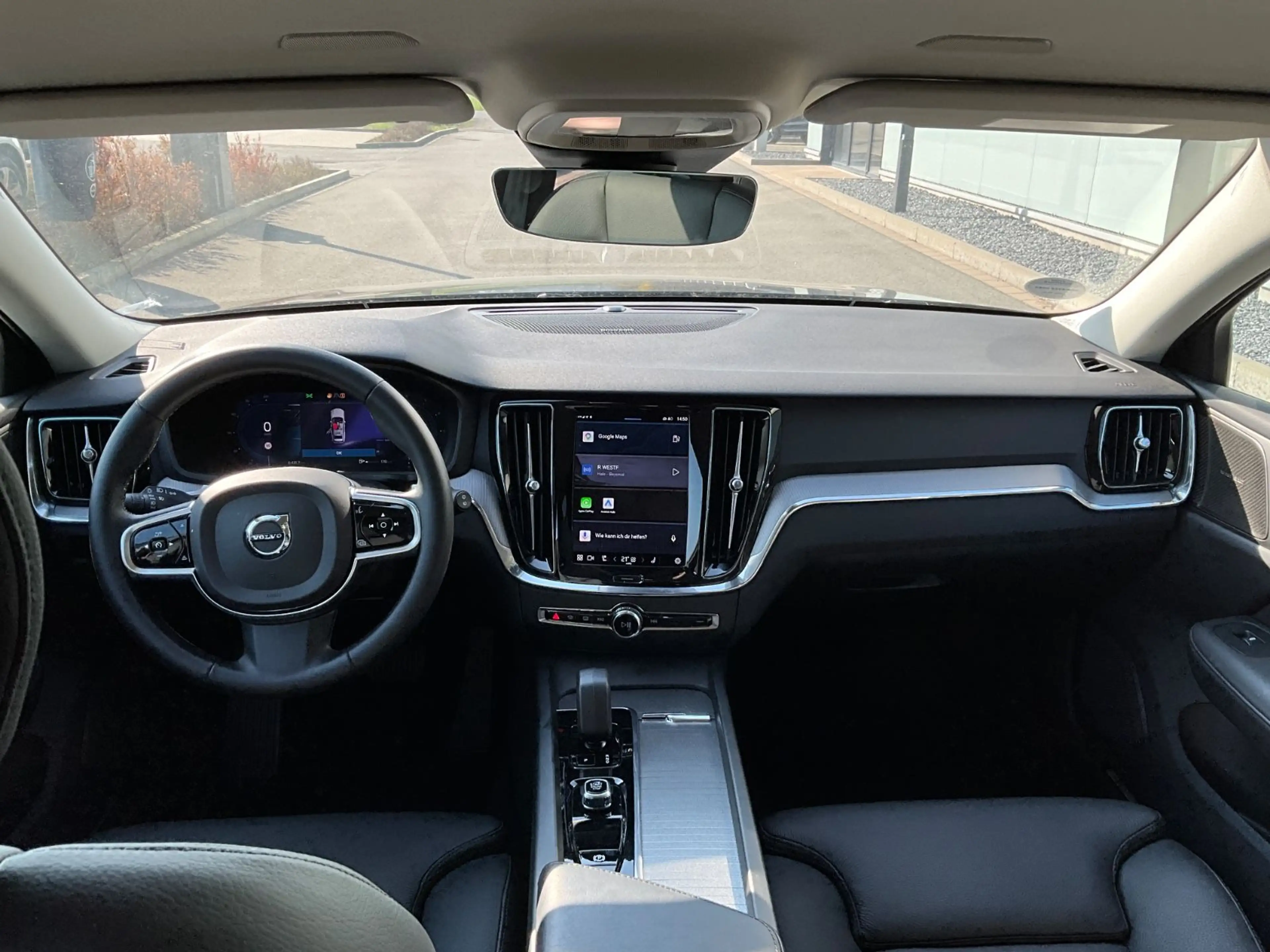 Volvo V60 Cross Country B4 AWD Plus — photo 8