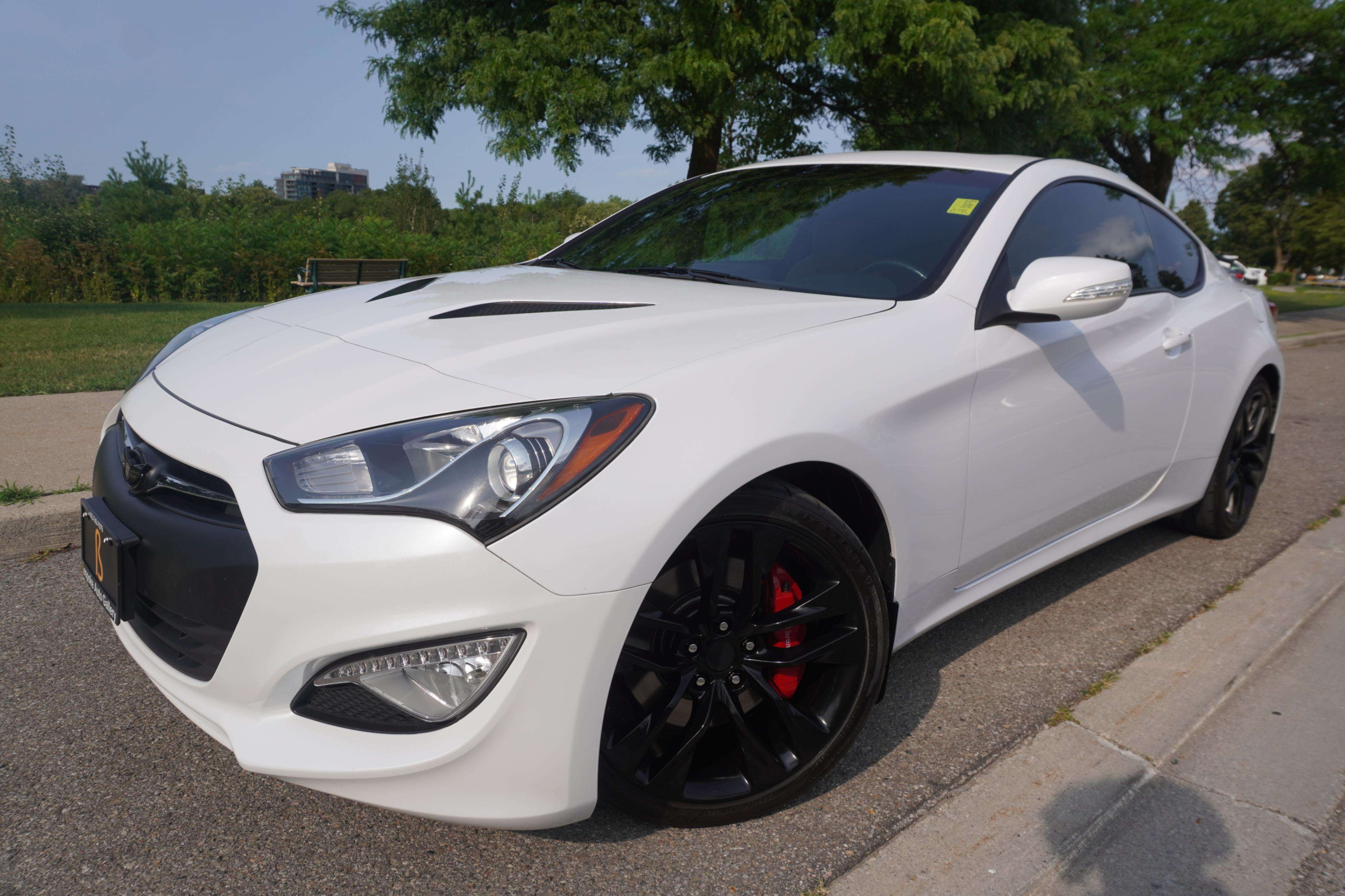 2016 Hyundai Genesis Coupe GT / 6 SPEED MANUAL / BREMBO'S / LOW KM'S / V6 / IMMACULATE SHAPE
