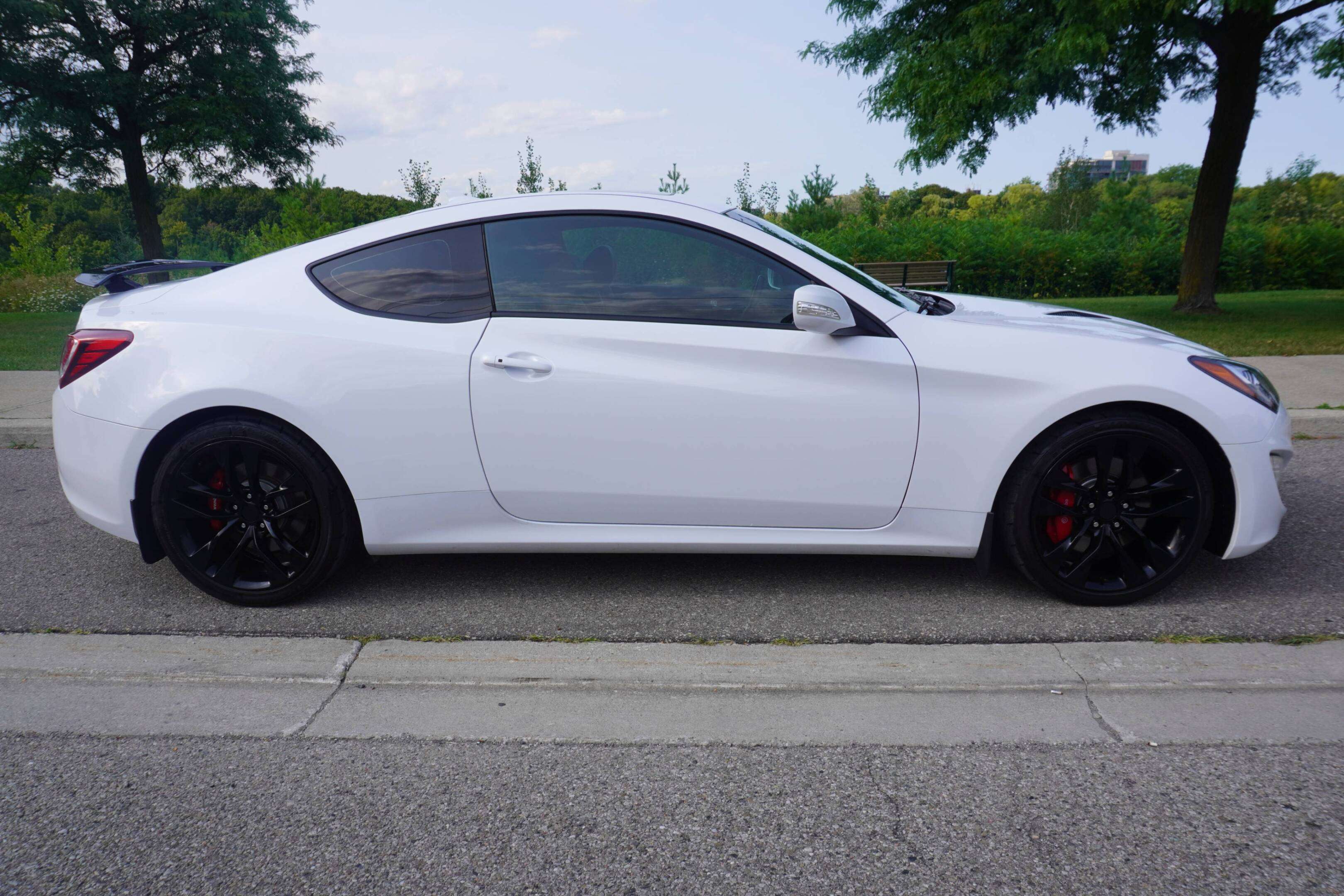 2016 Hyundai Genesis Coupe GT / 6 SPEED MANUAL / BREMBO'S / LOW KM'S / V6 / I — снимка 1