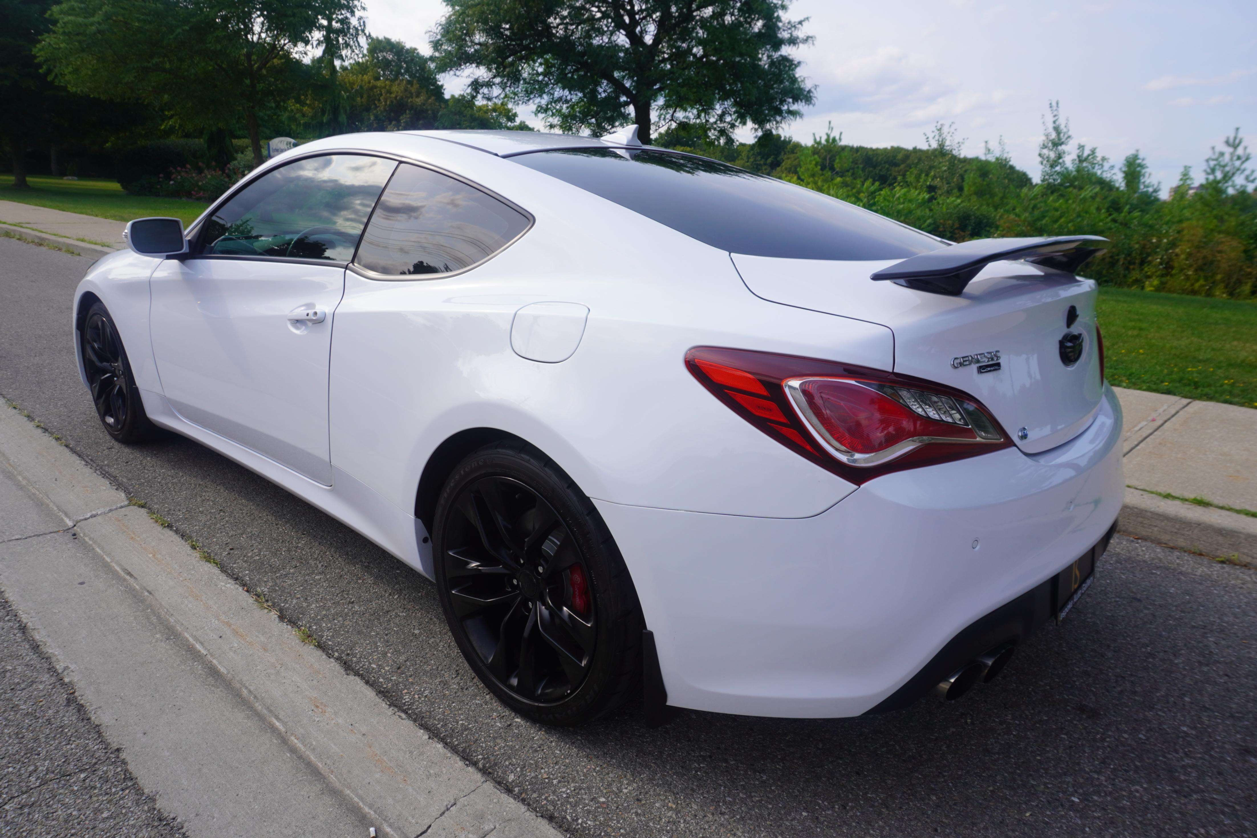 2016 Hyundai Genesis Coupe GT / 6 SPEED MANUAL / BREMBO'S / LOW KM'S / V6 / IMMACULATE SHAPE — снимка 3