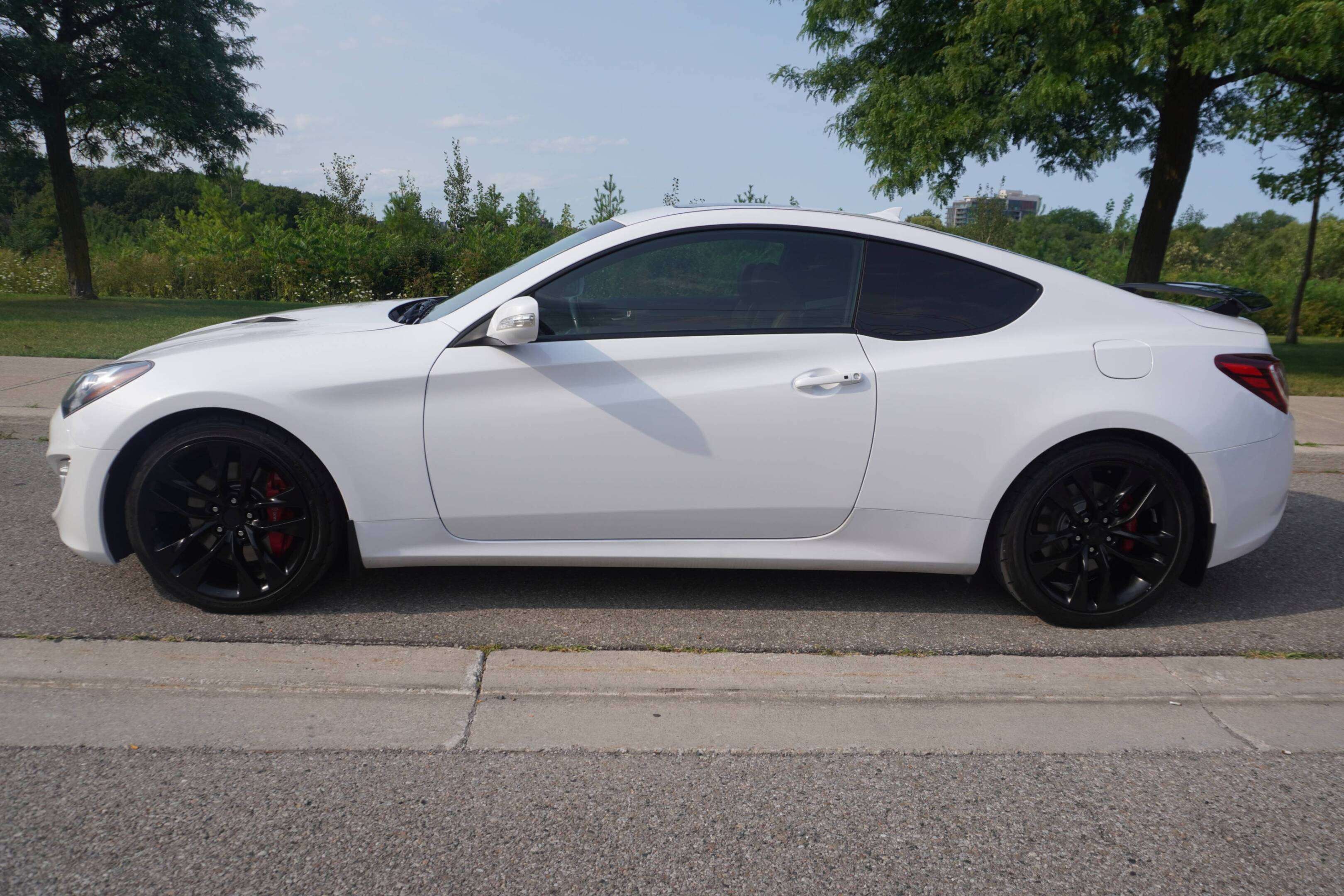 2016 Hyundai Genesis Coupe GT / 6 SPEED MANUAL / BREMBO'S / LOW KM'S / V6 / I — снимка 1