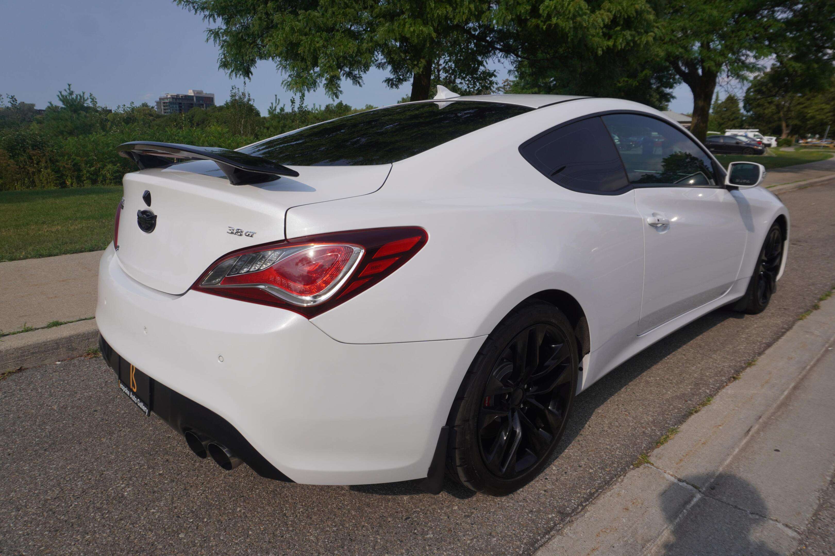 2016 Hyundai Genesis Coupe GT / 6 SPEED MANUAL / BREMBO'S / LOW KM'S / V6 / I — снимка 1