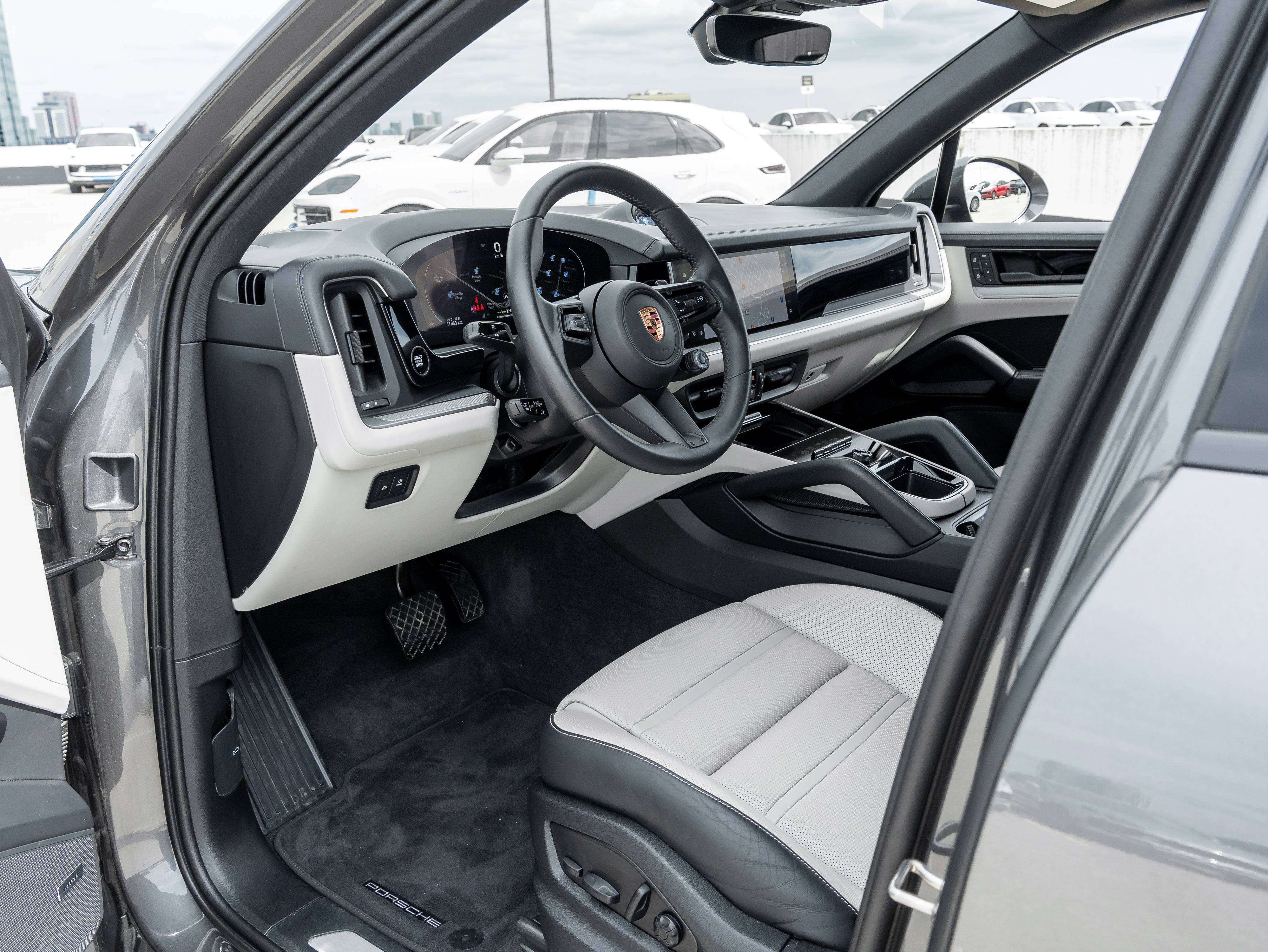 2026 Porsche Cayenne E-Hybrid | Winter Tire Package Included — снимка 4