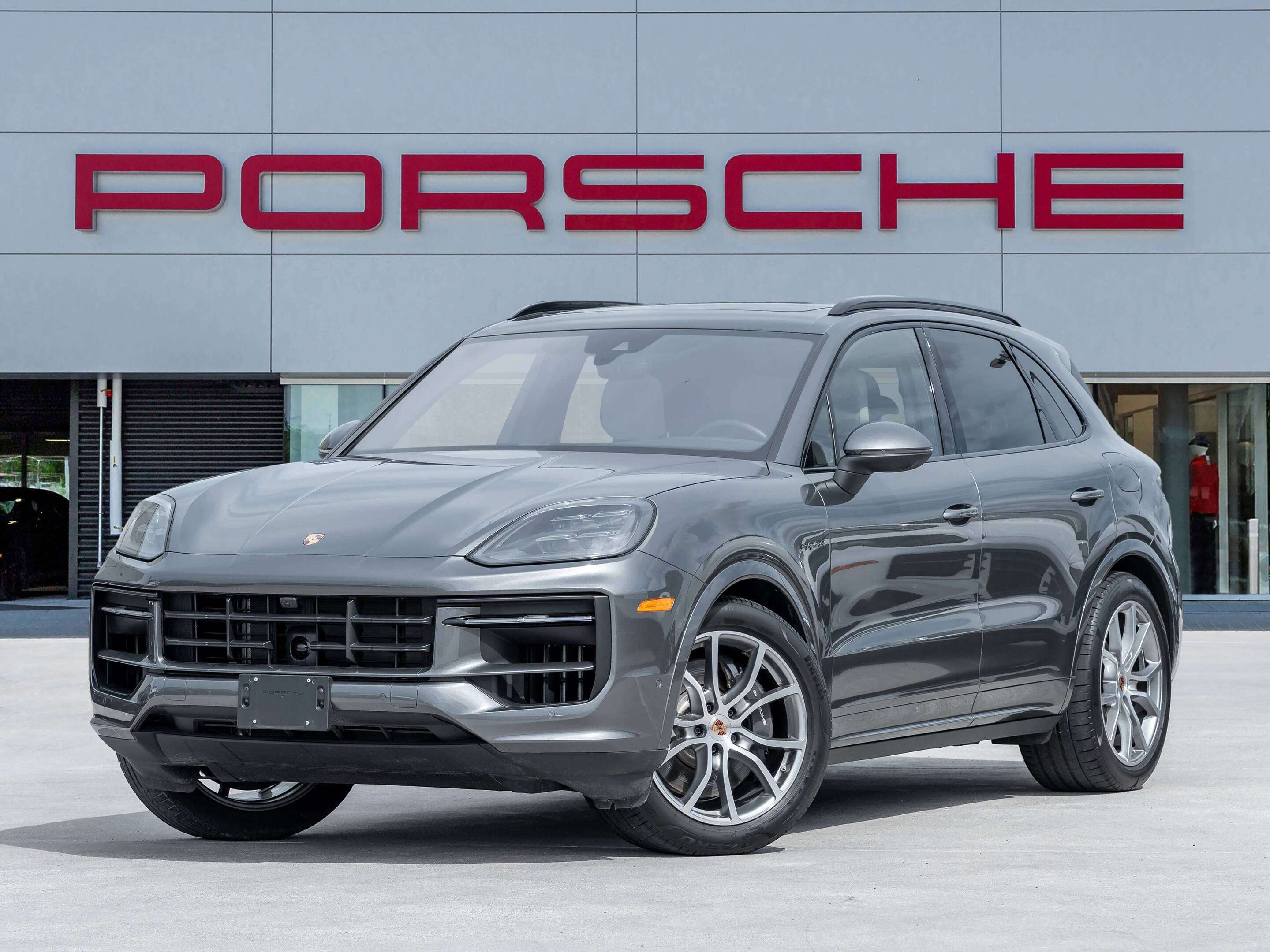 2026 Porsche Cayenne E-Hybrid | Winter Tire Package Included
