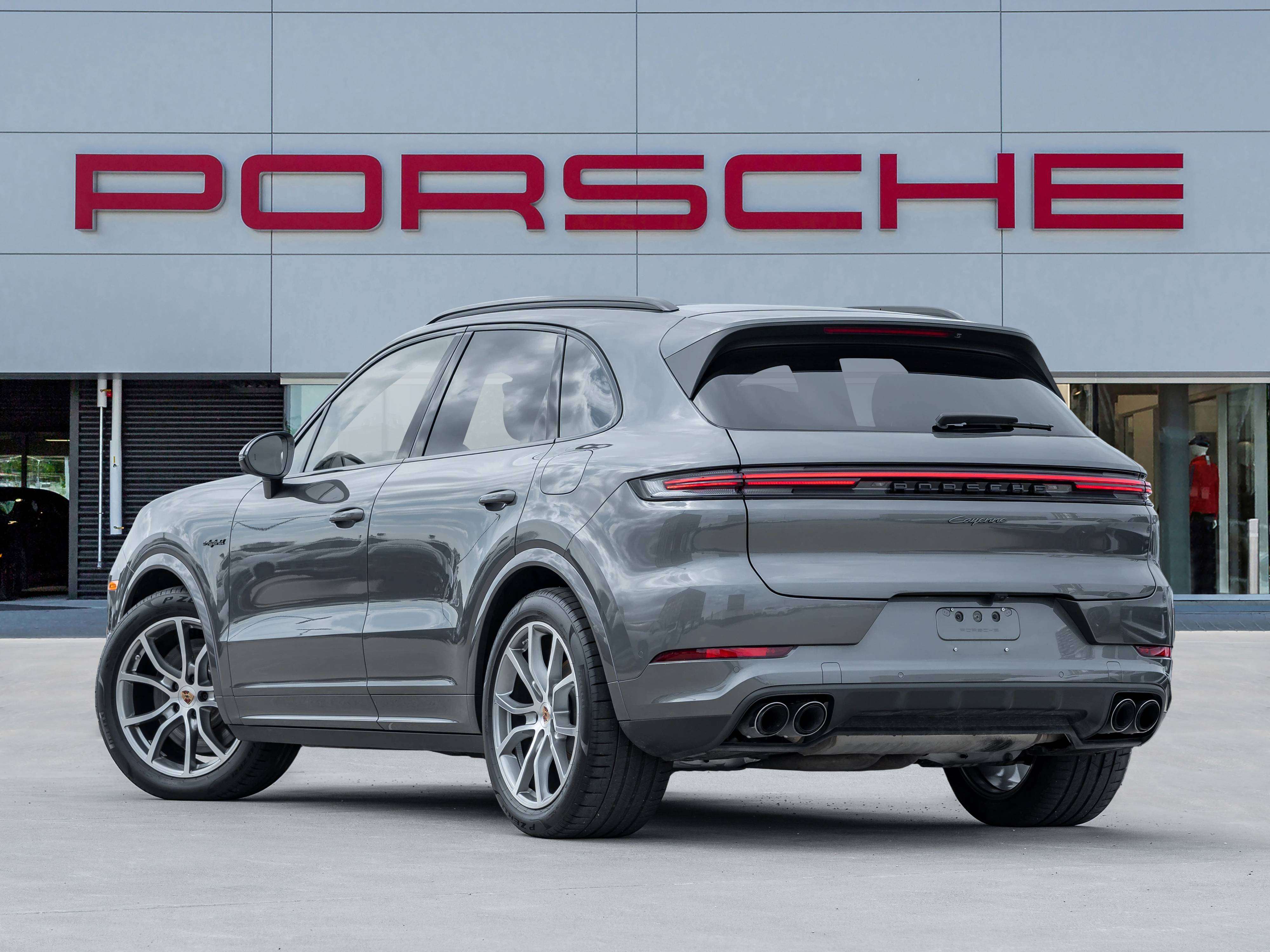 2026 Porsche Cayenne E-Hybrid | Winter Tire Package Included — снимка 3