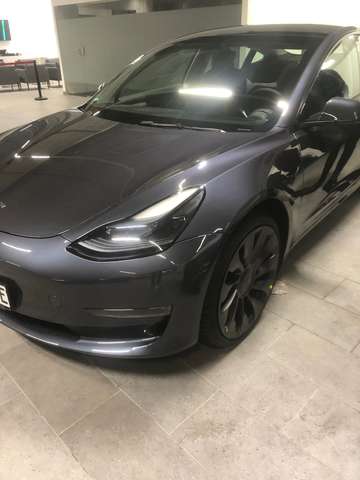 Tesla Model 3 Model 3 Allradantrieb Dual Motor Performance