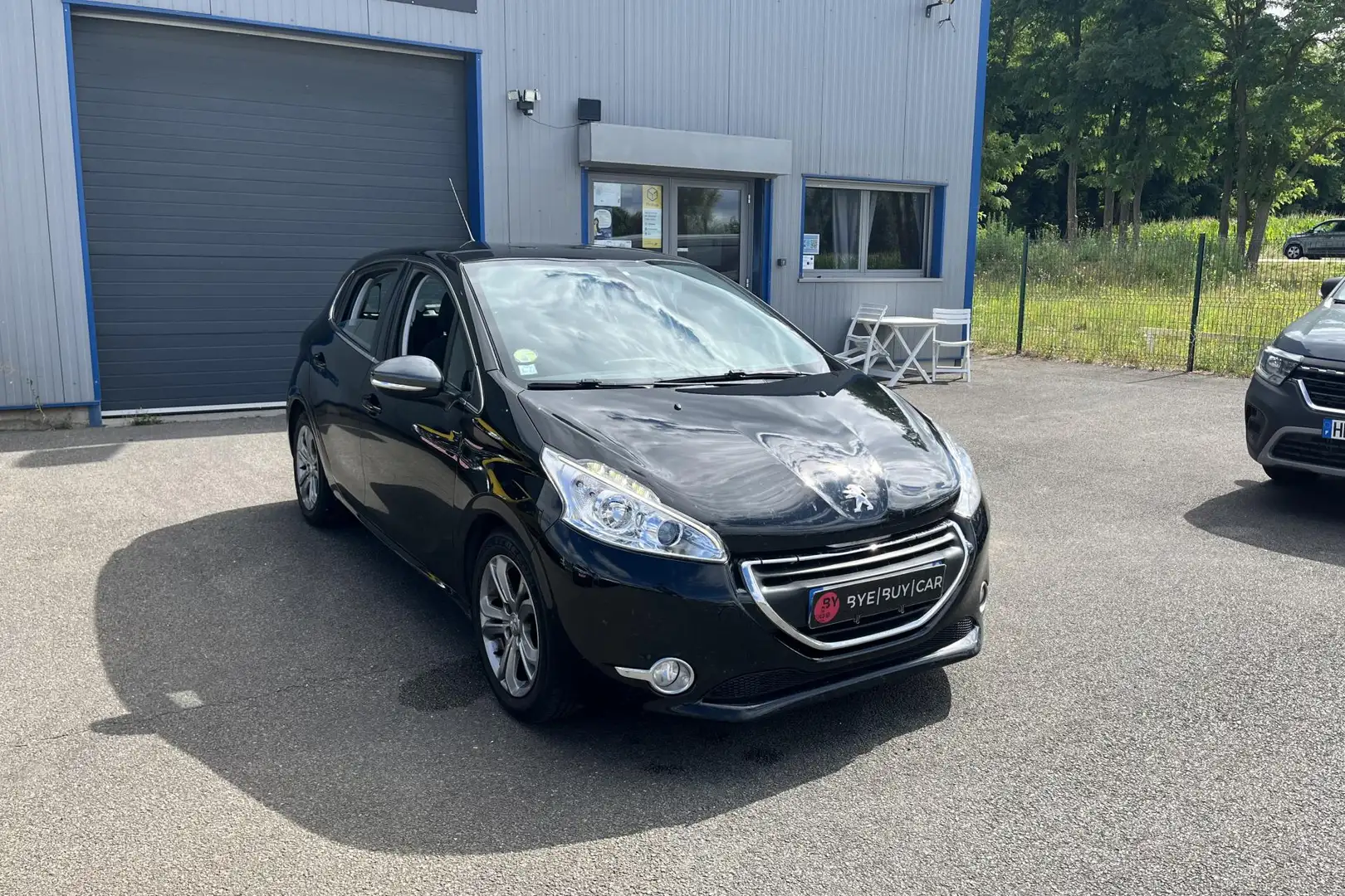 Peugeot 208 1.6 e-HDi - 92 Allure 5P BVM CLIM AUTO DISTRIBUTIO Noir - 2