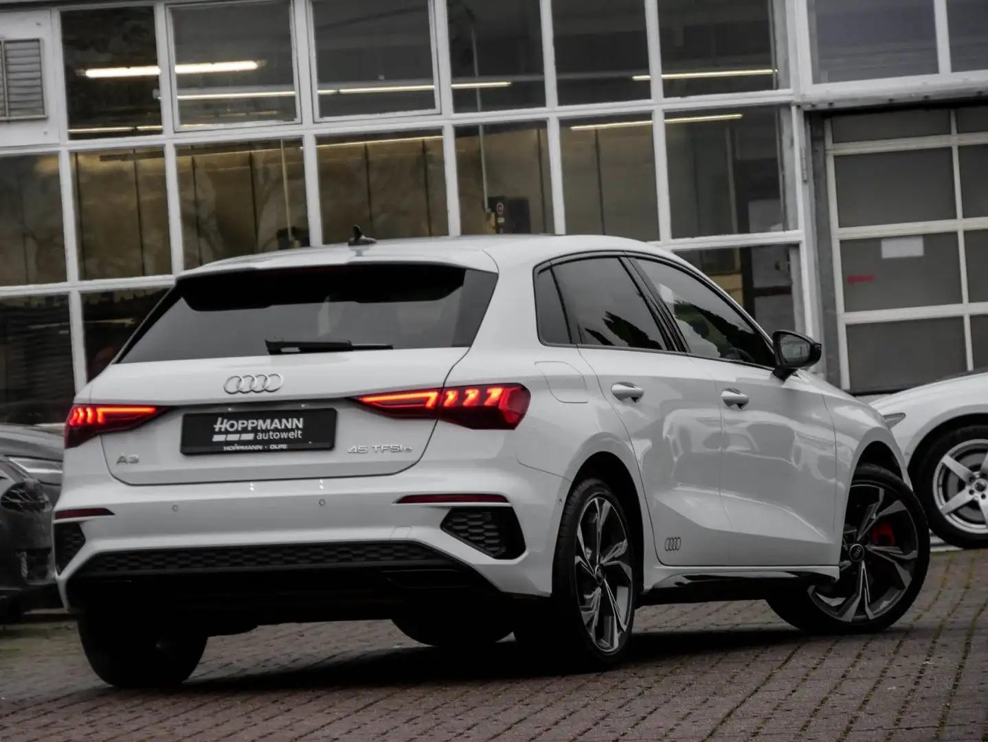 Audi A3 45 TFSIe S-LINE PANO E-HECKKLAPPE O Weiß - 2