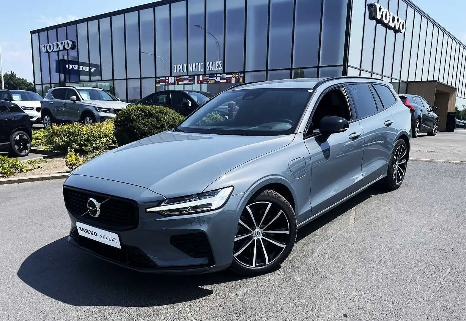 Volvo V60 Plus, T6 AWD Plug-in hybrid Gris - 1