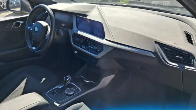 BMW 1 Series view 13