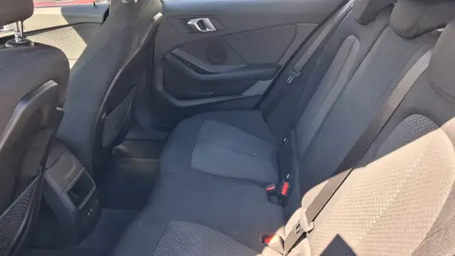 BMW 1 Series view 10