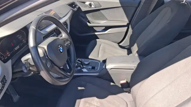 BMW 1 Series view 9