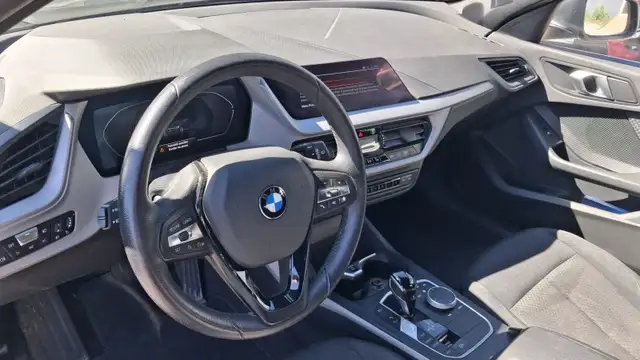BMW 1 Series view 8