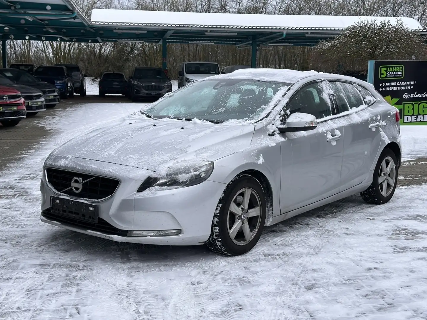 Volvo V40 D2 Kinetic *Händlerfahrzeug* Silber - 2