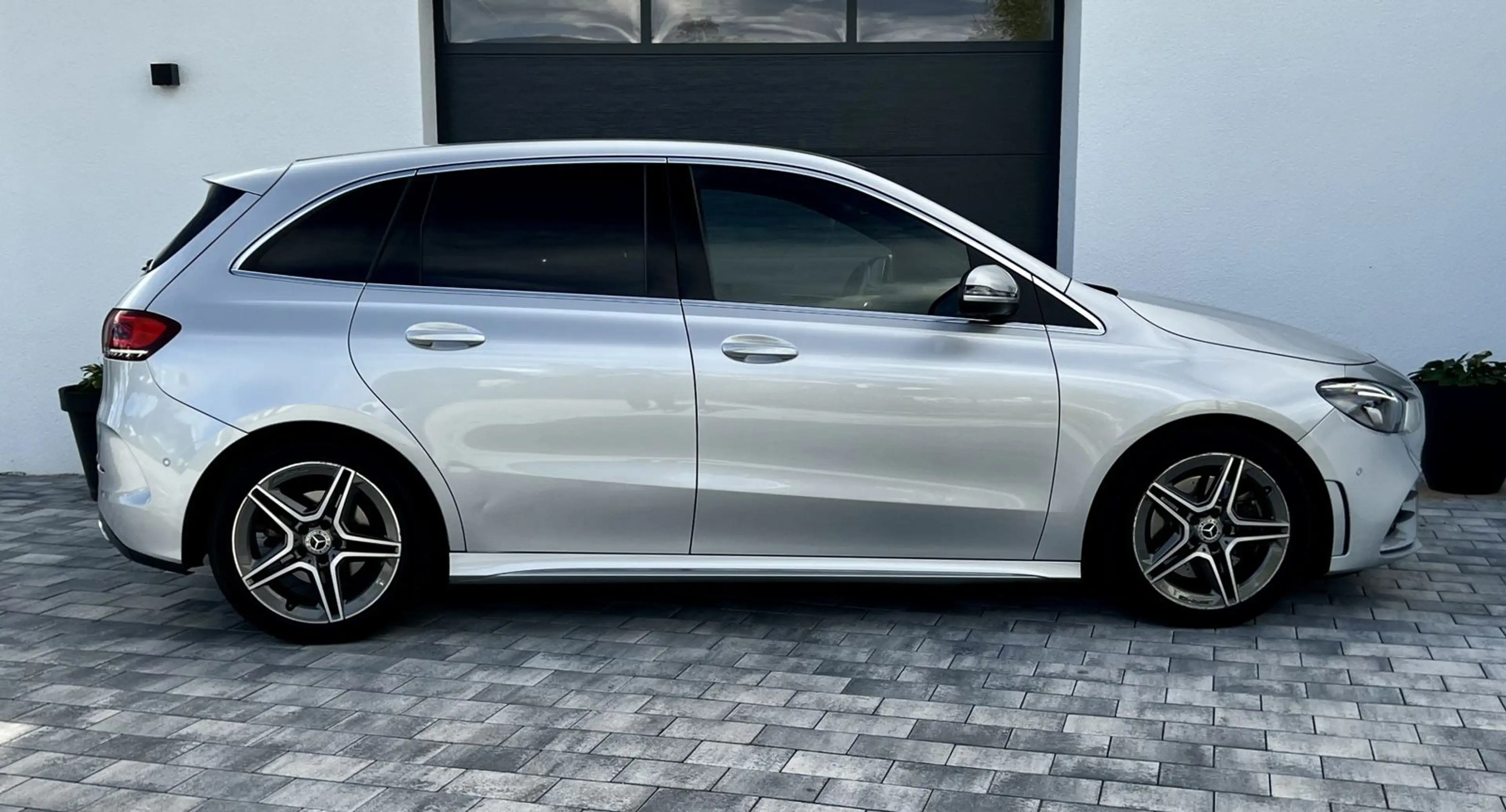 Mercedes-Benz B 220 AMG Line LED NAVI AMBI KAMERA ALU KLIMA — photo 8