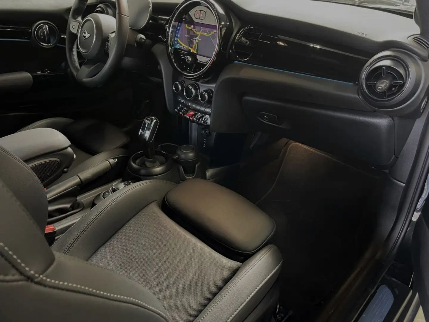 MINI Cooper Cabrio 1.5 Chili/leer/led/17 inch/Harman kardon/Black opt Black - 2