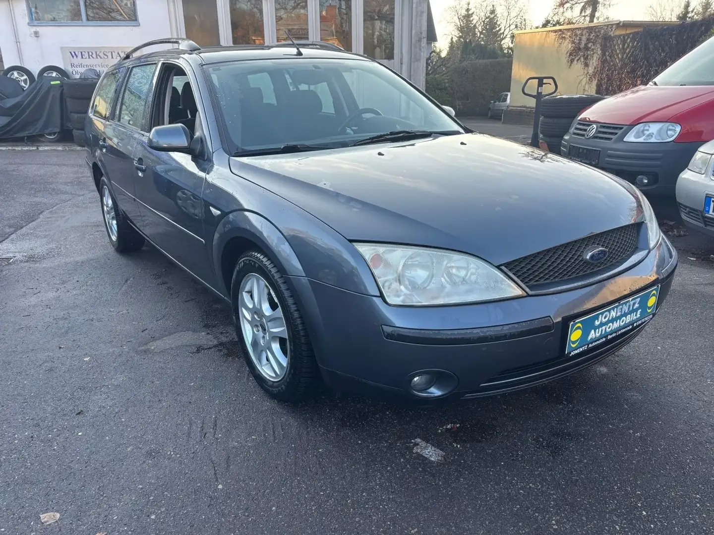 Ford Mondeo Mondeo 1.8 Turnier Ghia Grau - 1