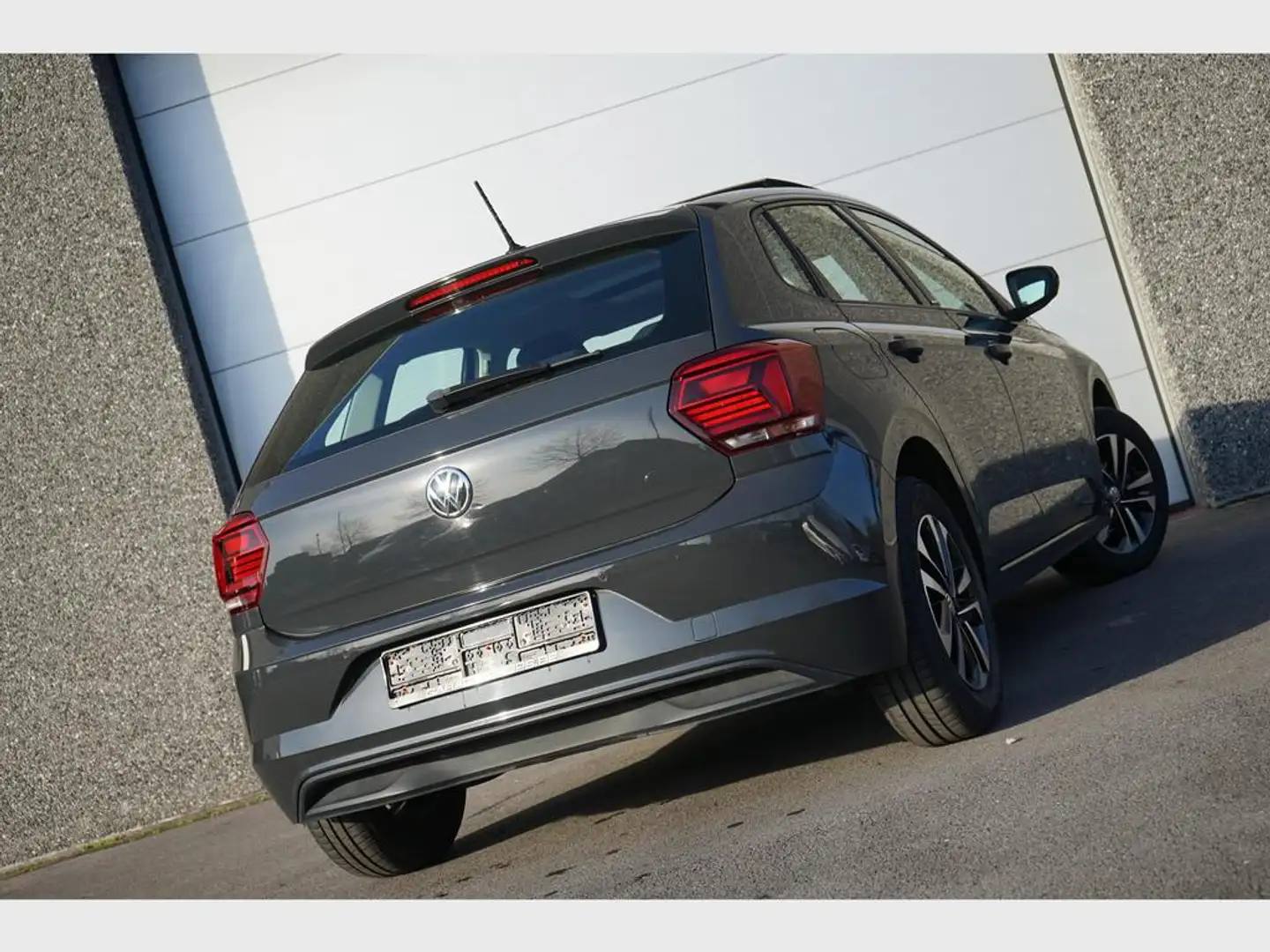 Volkswagen Polo IQ Drive 1.0i  65pk OPEN DAK / APP CONNECT / VIRTU Gris - 2