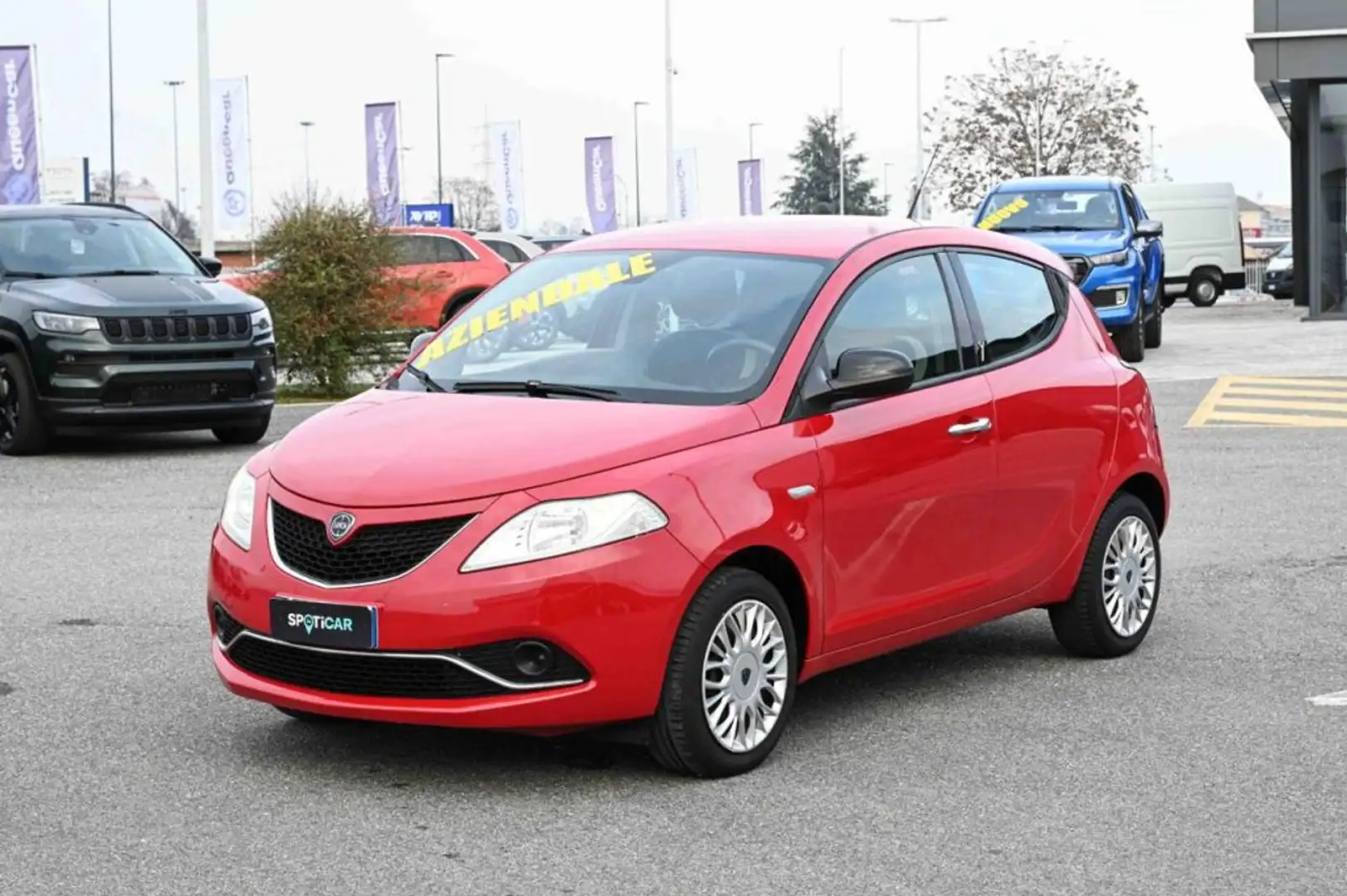Lancia Ypsilon 1.2 69cv Gold Rojo - 1