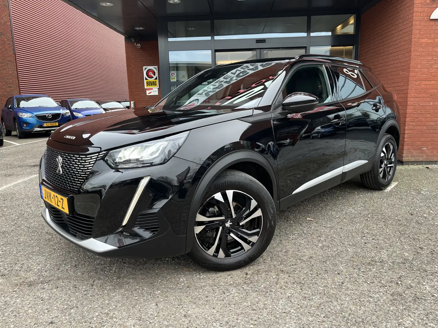 Peugeot 2008 1.2 PureTech Allure // LED // CRUISE // HALF LEDER Noir - 2