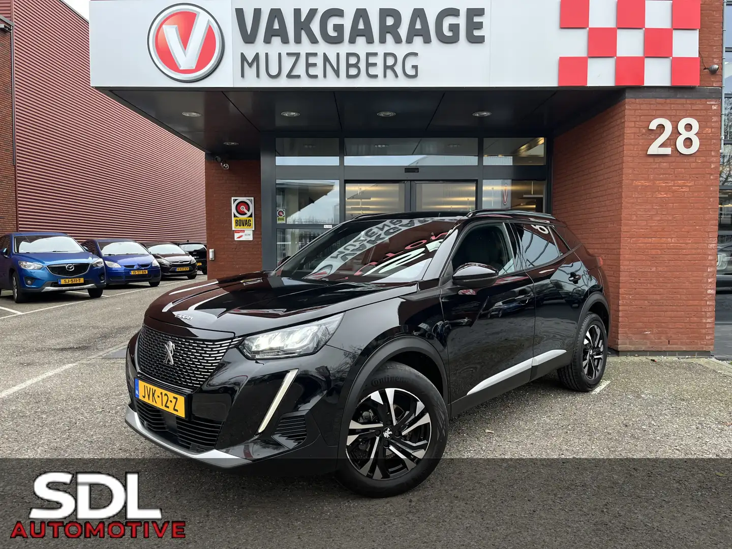 Peugeot 2008 1.2 PureTech Allure // LED // CRUISE // HALF LEDER Noir - 1