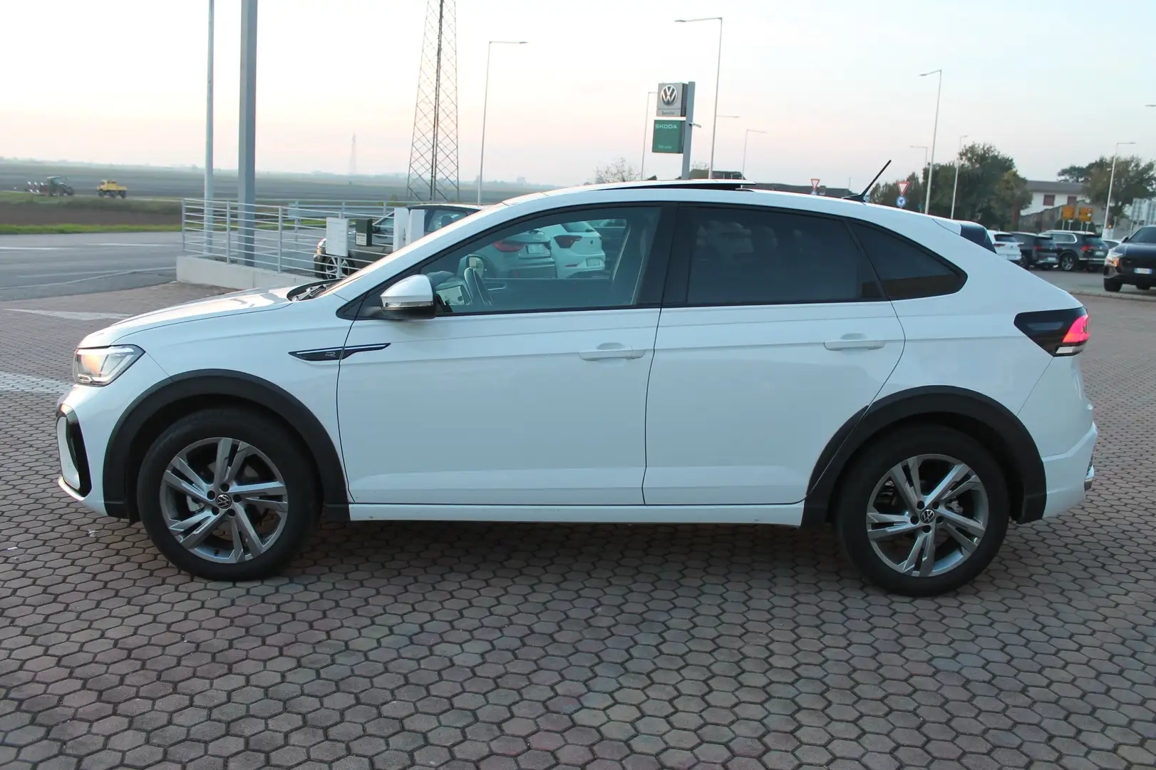 Volkswagen Taigo Taigo 1.5 tsi R-Line 150cv dsg Bianco - 2
