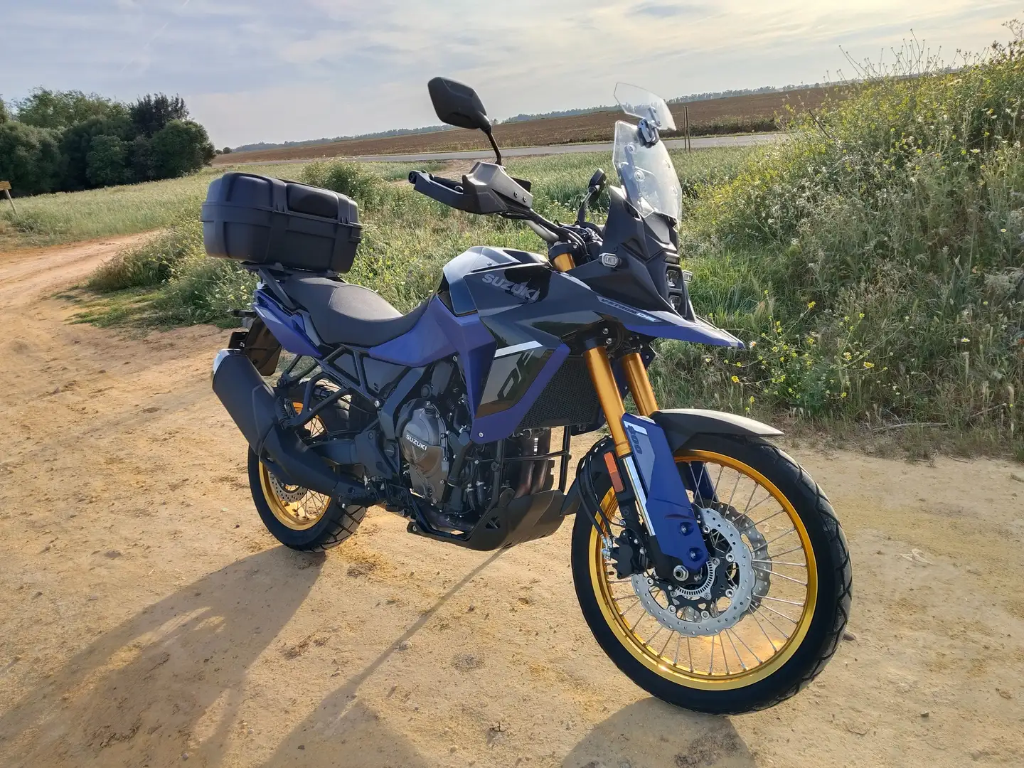 Suzuki V-Strom 800DE Negro - 2